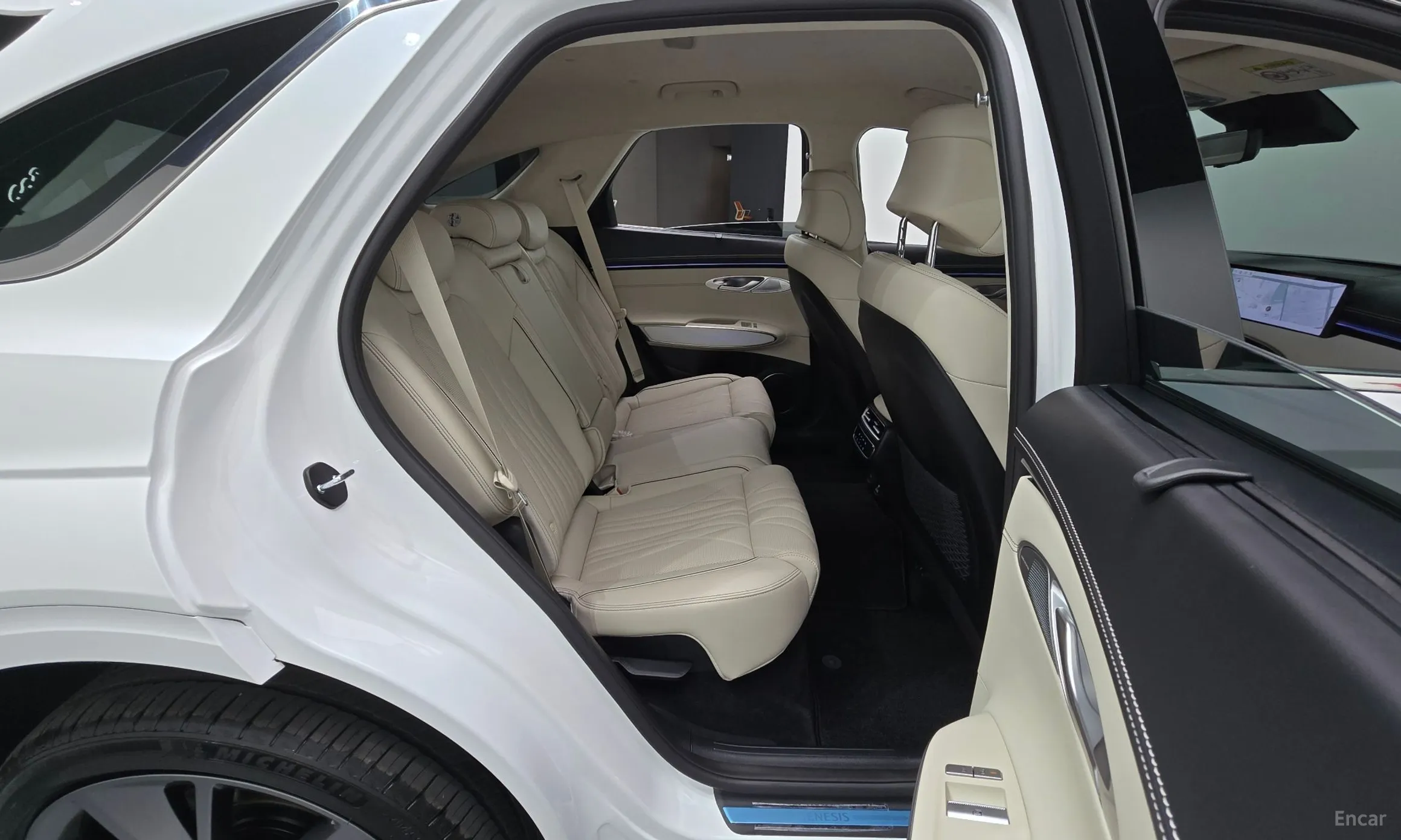 Genesis GV70 превью 12