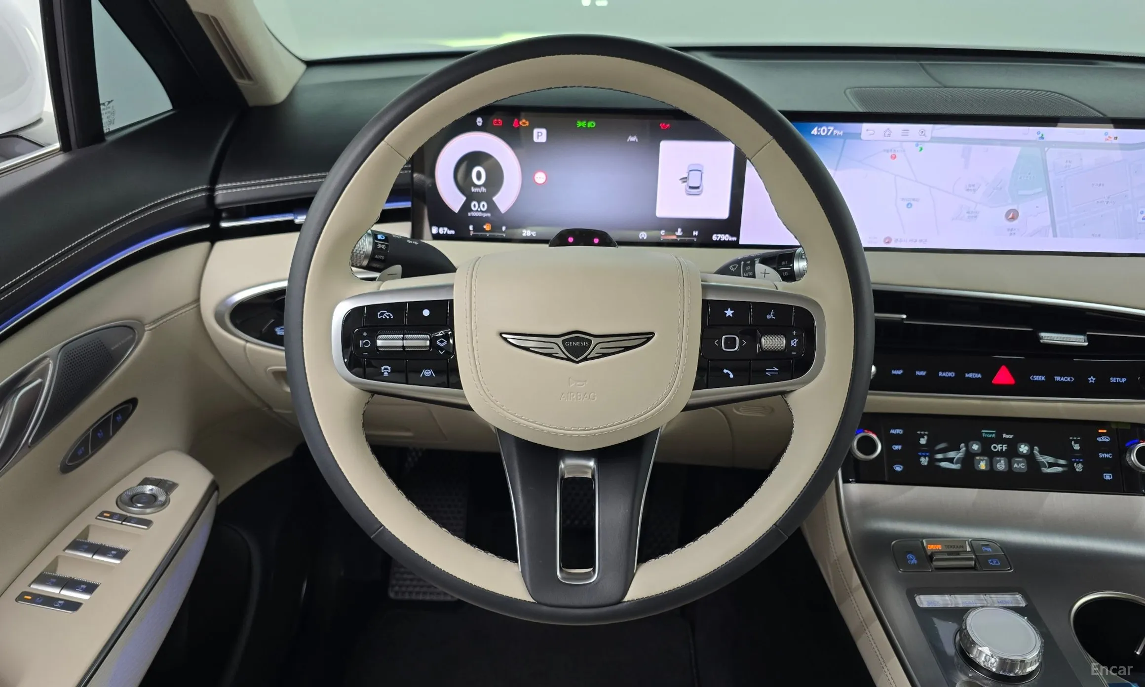 Genesis GV70 превью 13