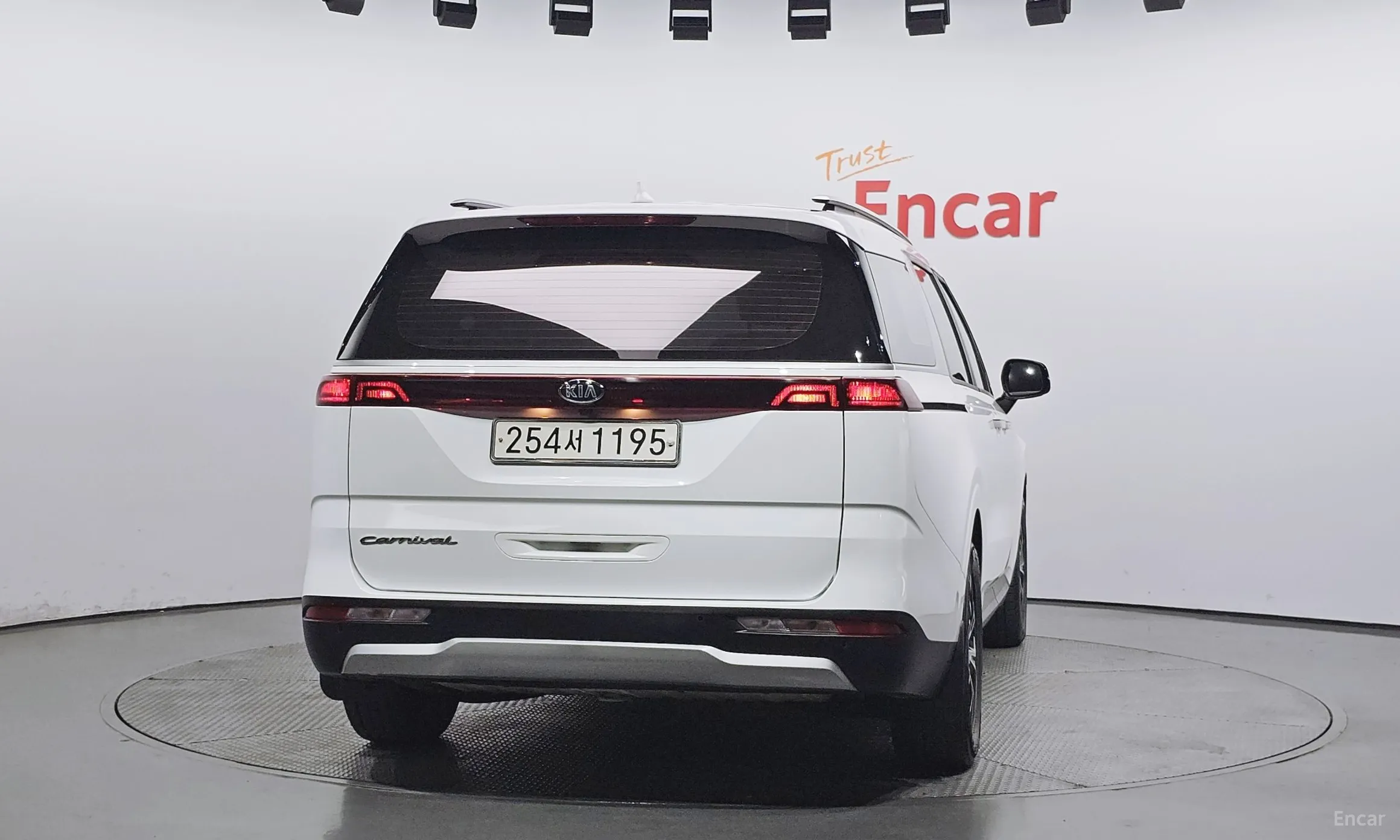 Kia Carnival Gen 4 превью 3