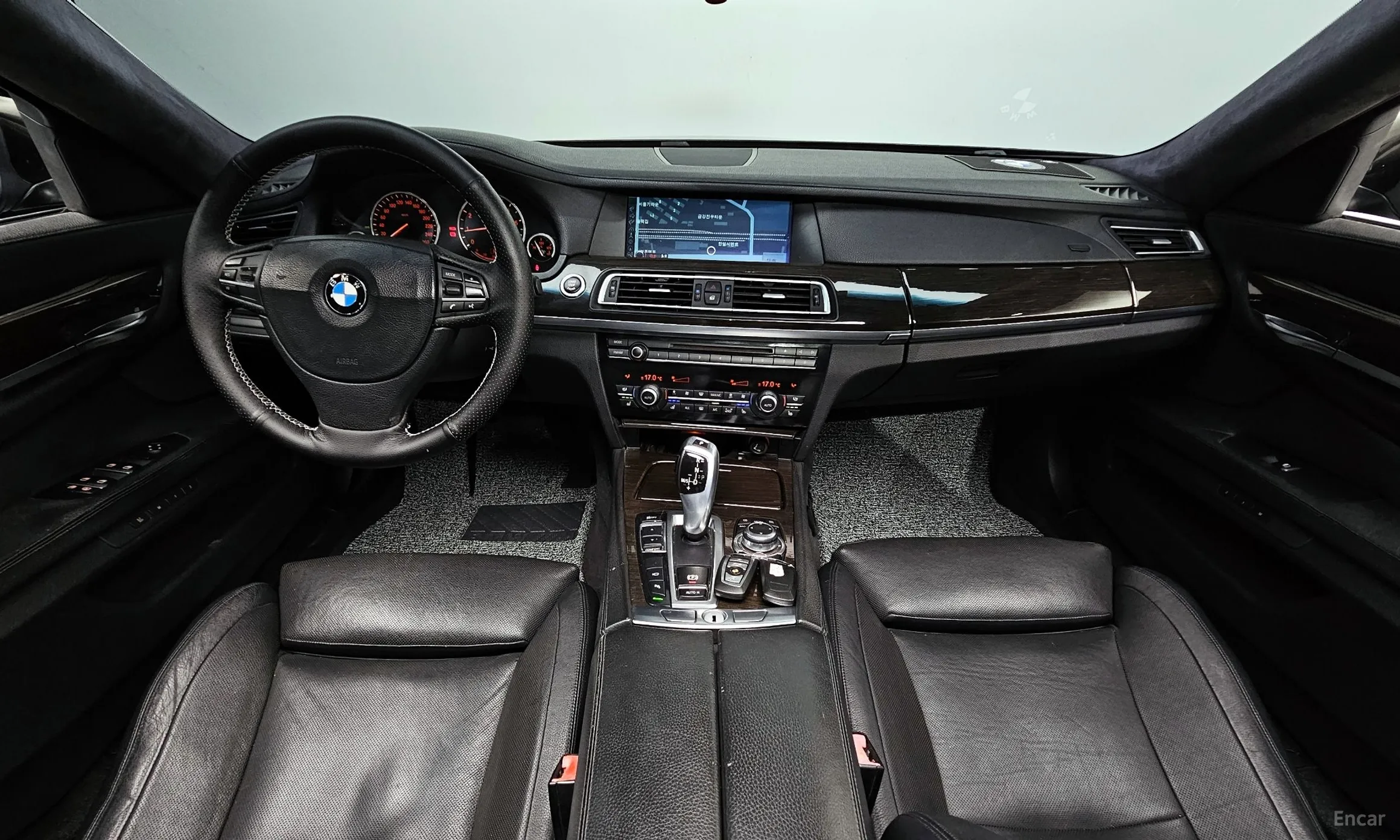 BMW 7 Series (F01) превью 4