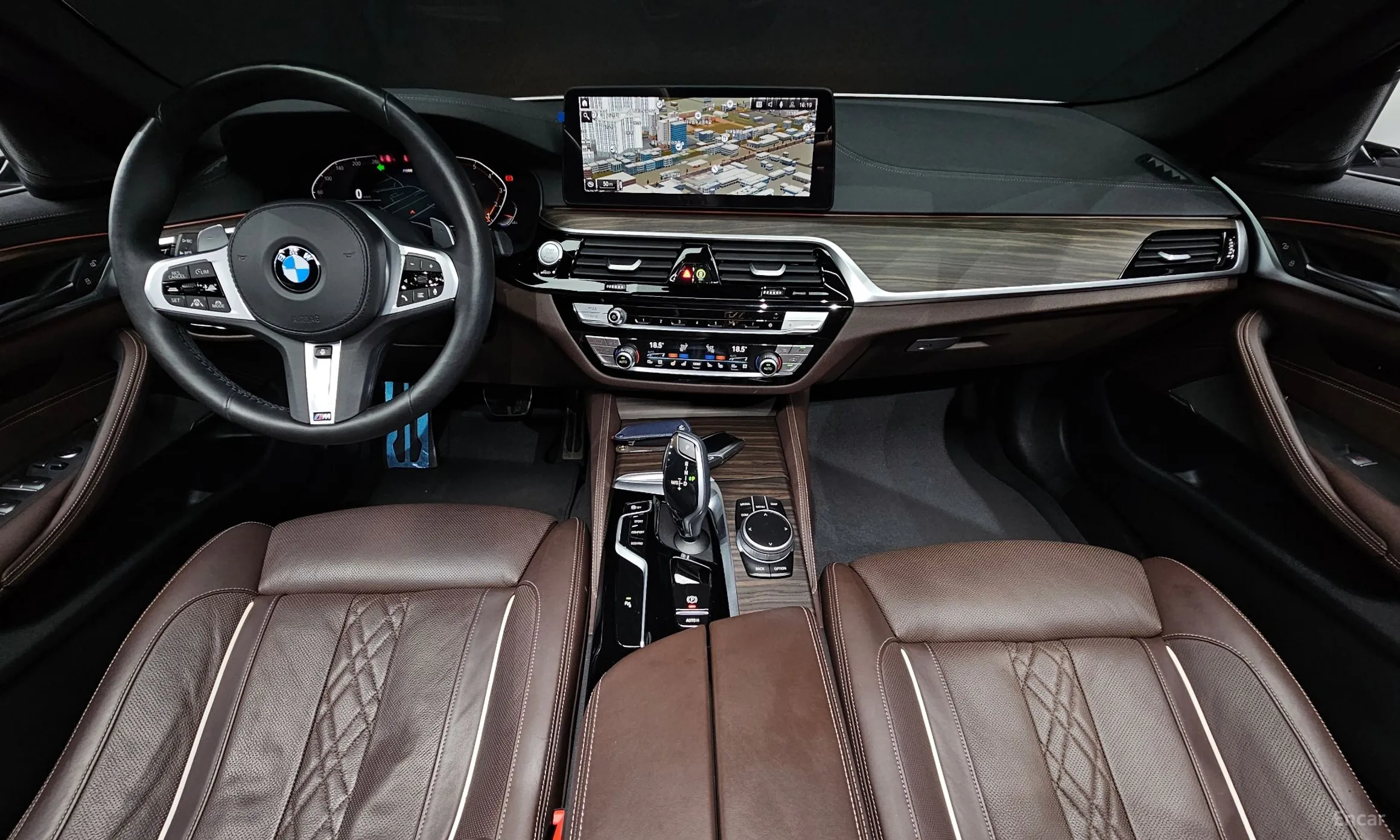 BMW 5 Series (G30) превью 4