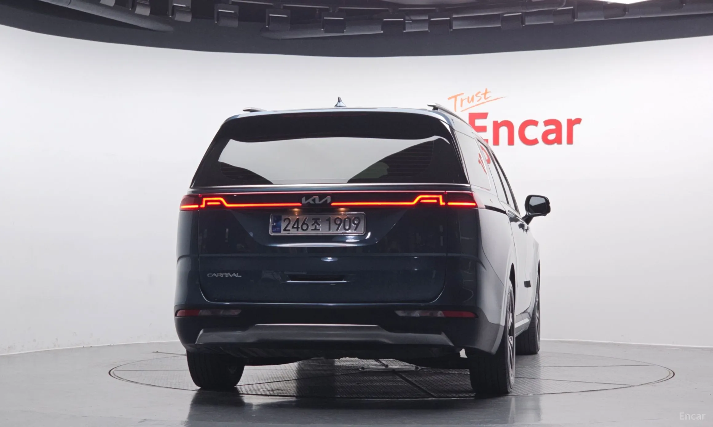 Kia Carnival Gen 4 превью 3