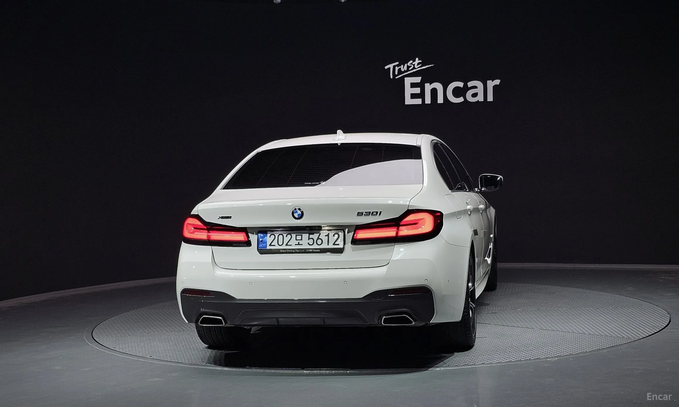 BMW 5 Series (G30) превью 3