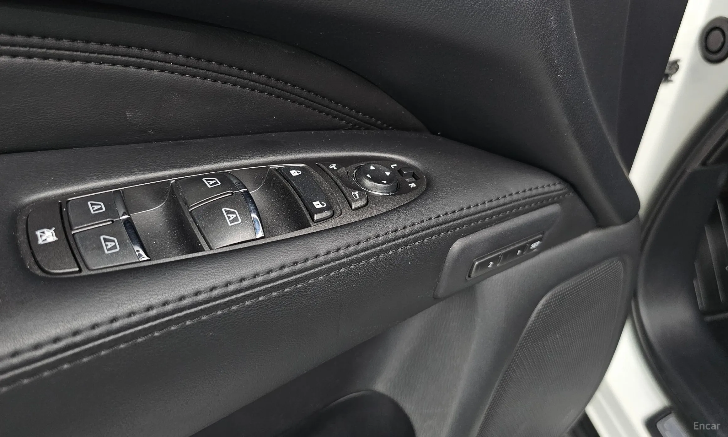 Infiniti QX60 превью 17