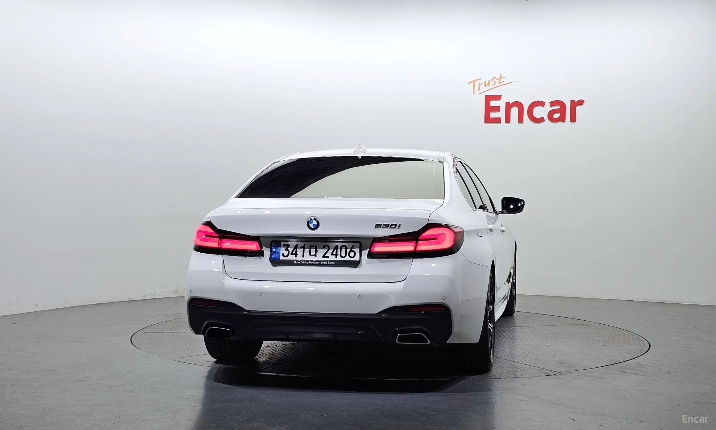 BMW 5 Series (G30) превью 3