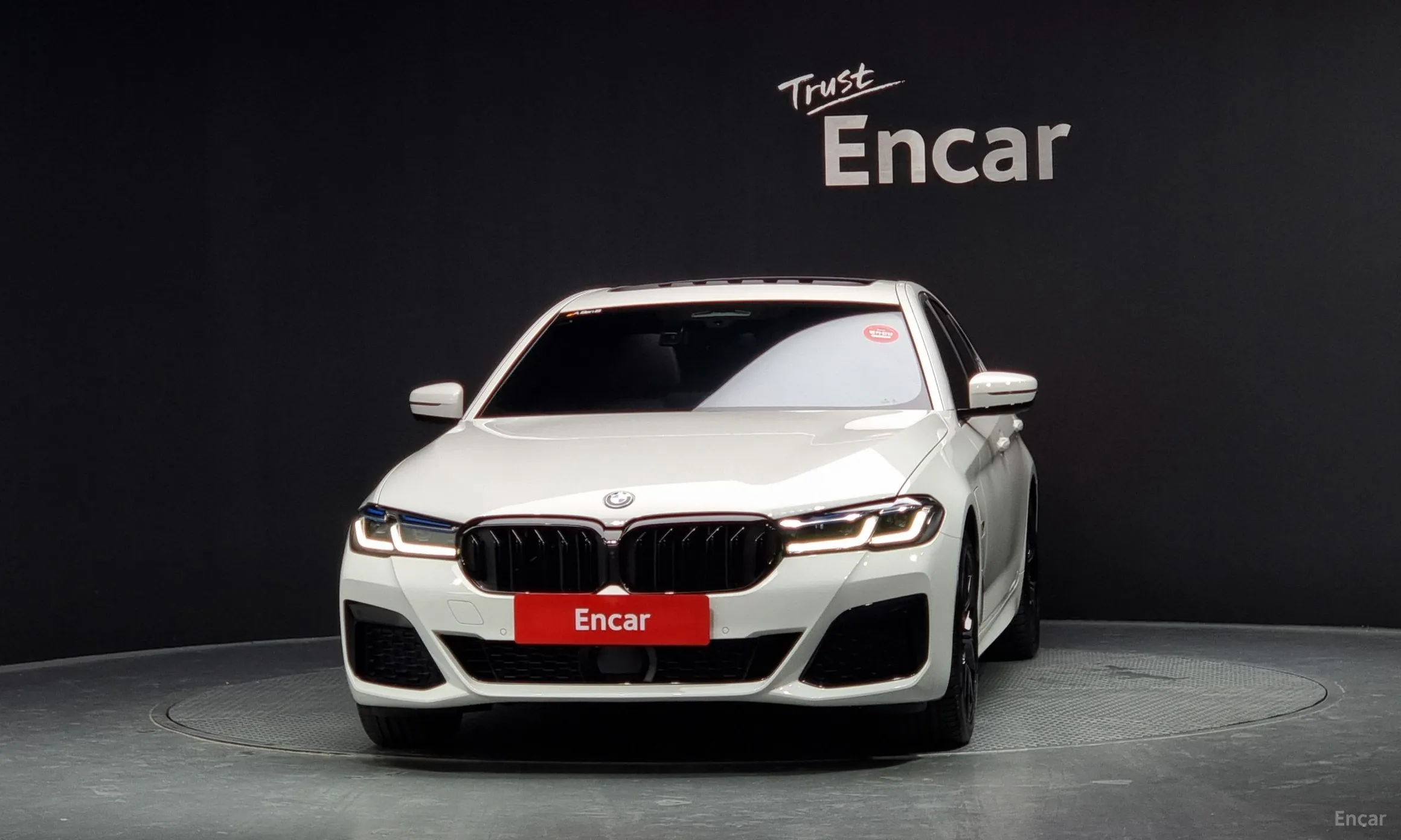 BMW 5 Series (G30) превью 2