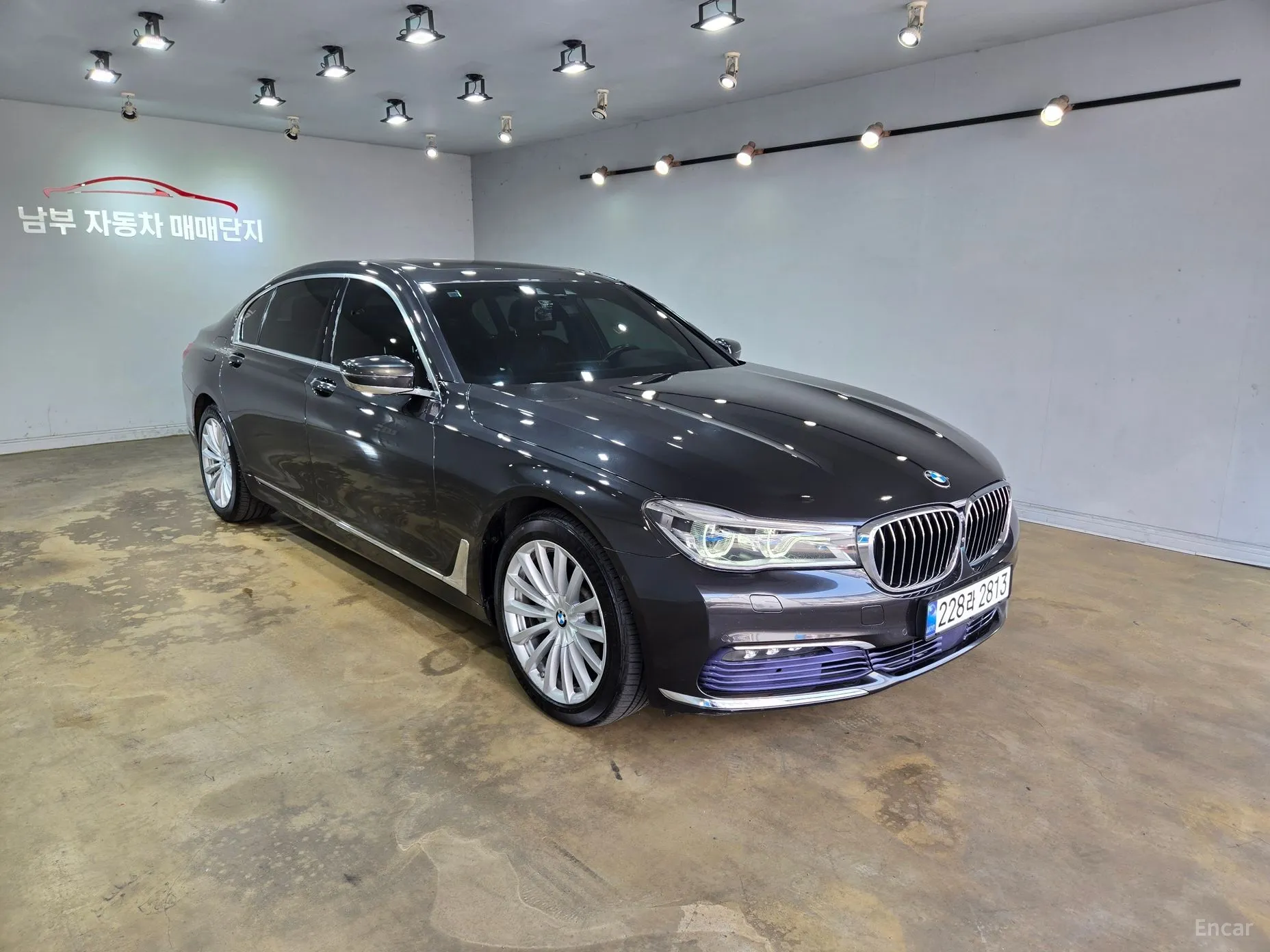 BMW 7 Series (G11) превью 2