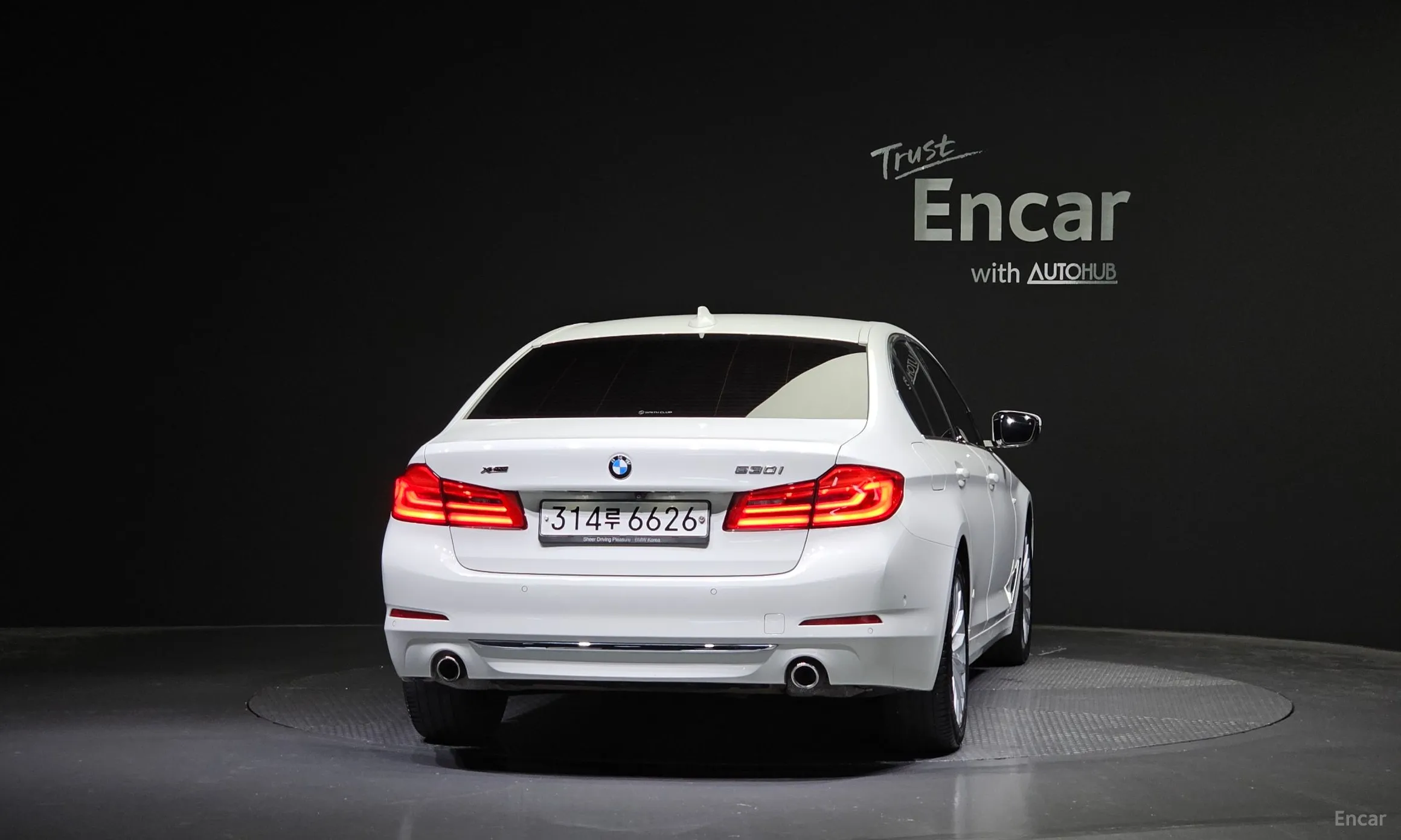 BMW 5 Series (G30) превью 3