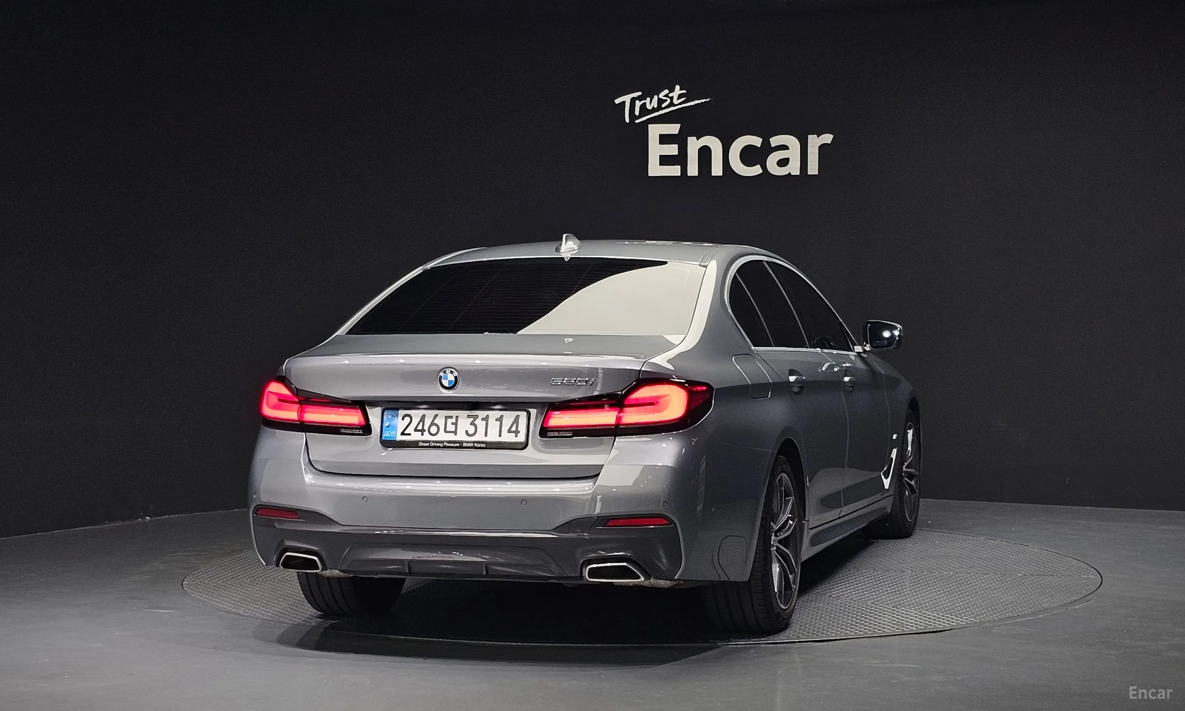 BMW 5 Series (G30) превью 3