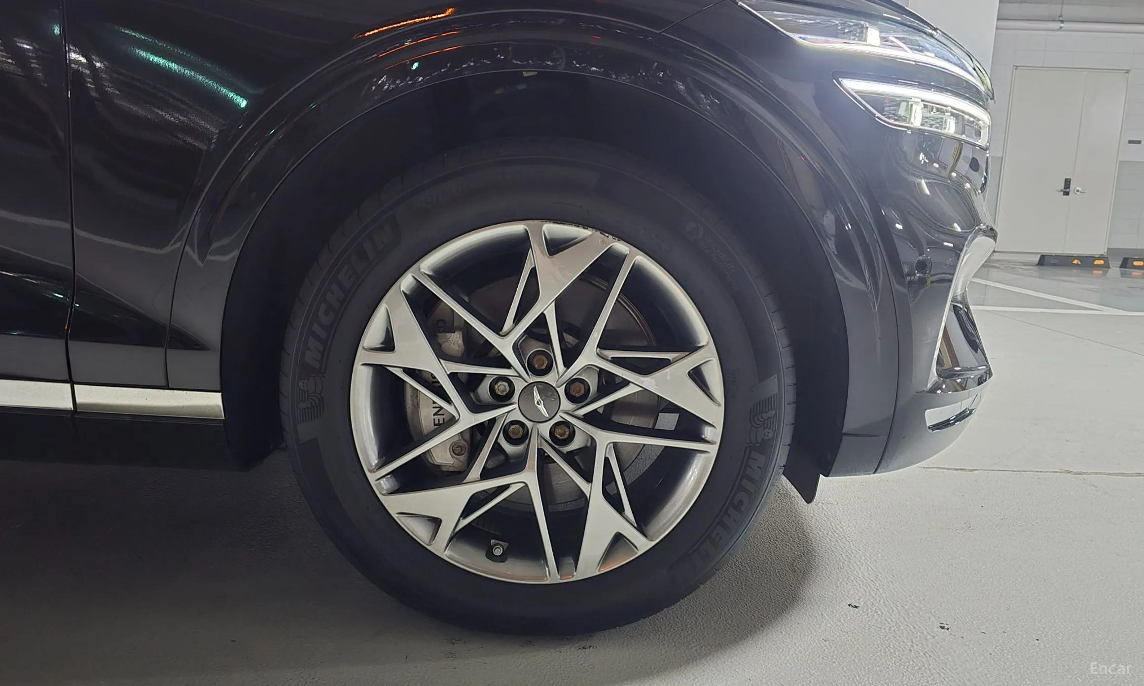 Genesis GV70 превью 8