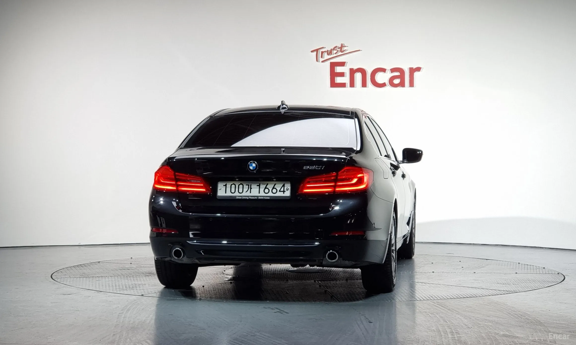 BMW 5 Series (G30) превью 3