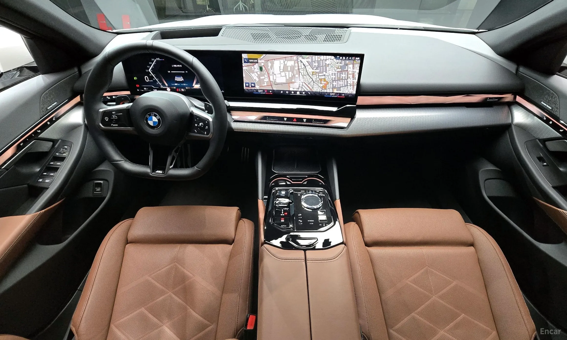 BMW 5 Series (G60) превью 4
