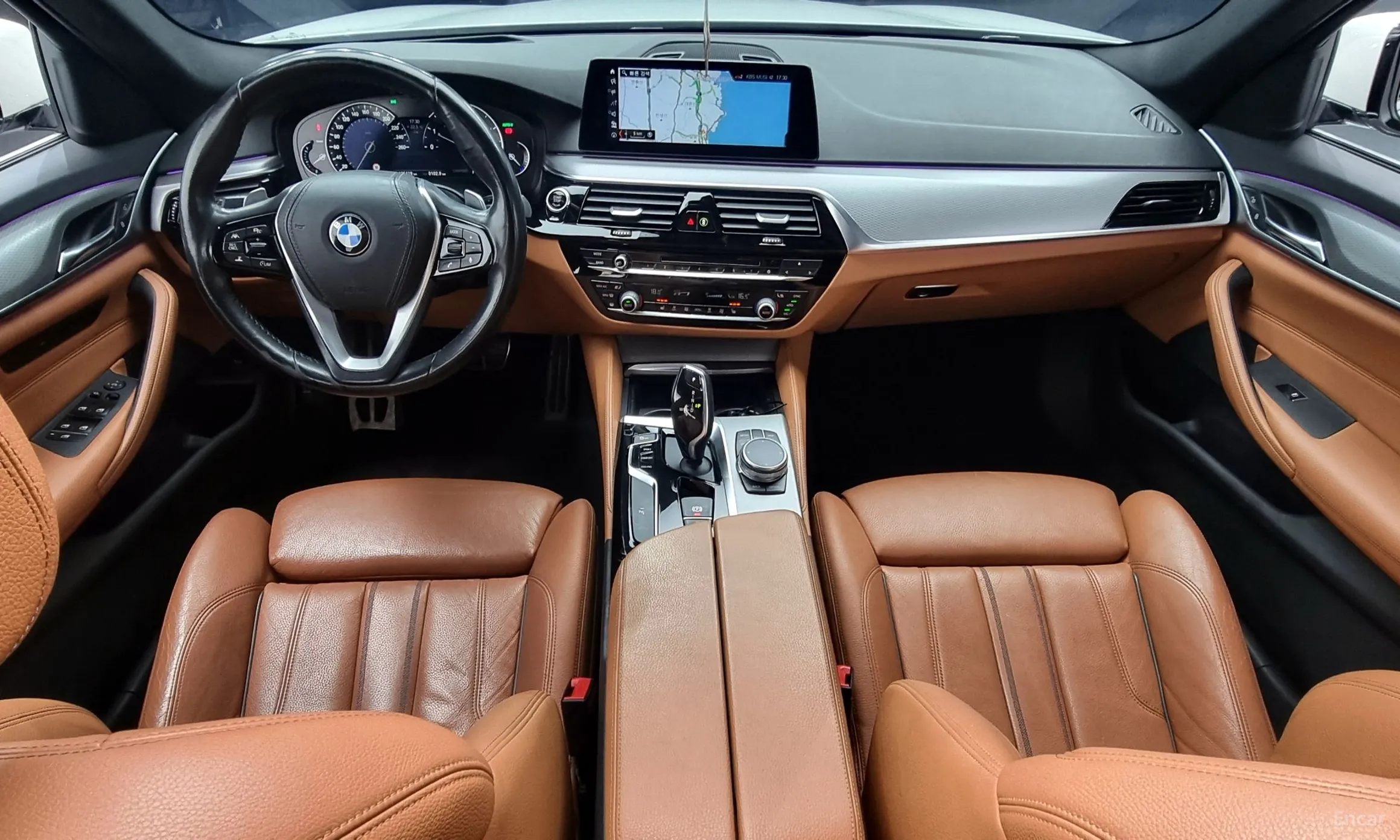 BMW 5 Series (G30) превью 4