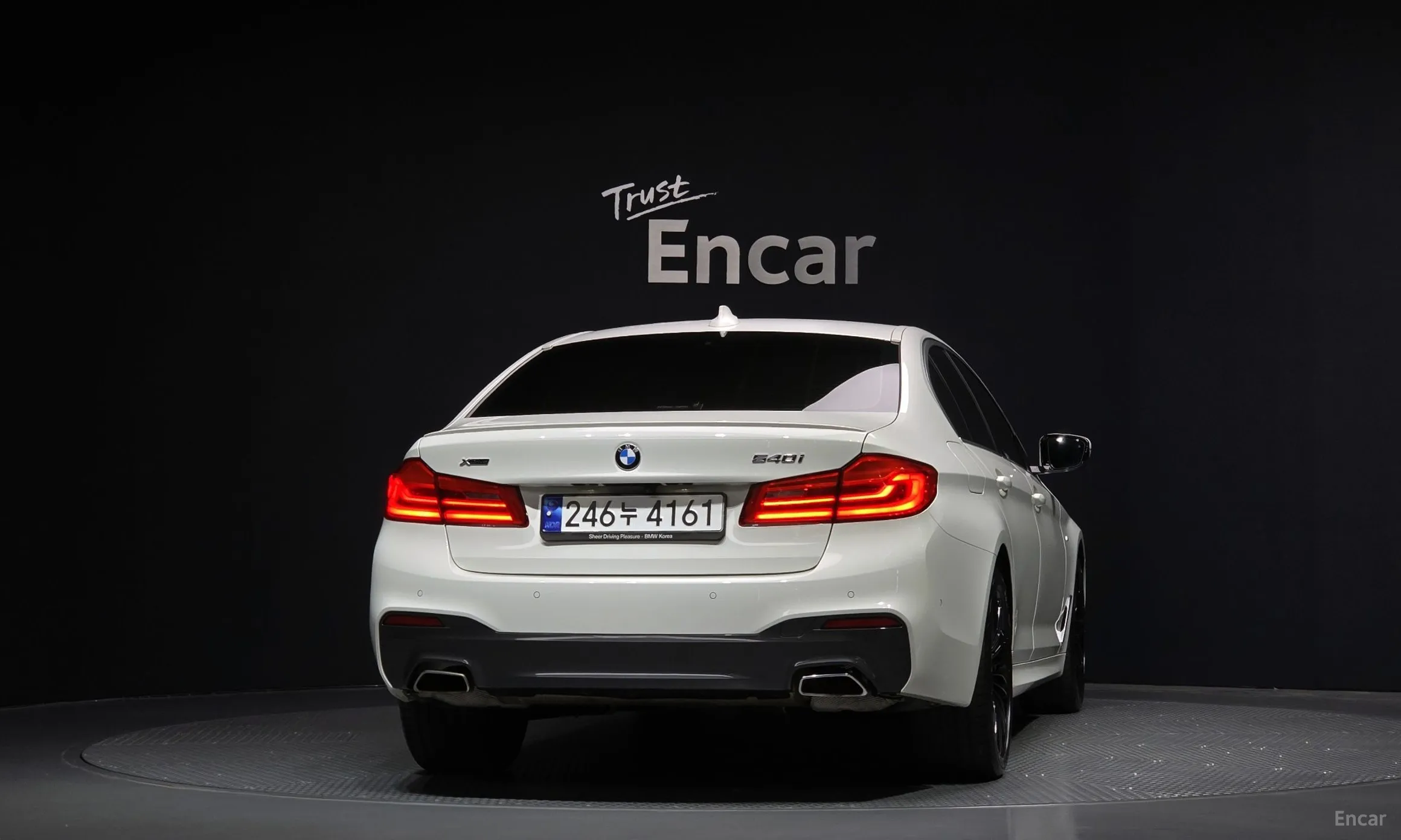 BMW 5 Series (G30) превью 3