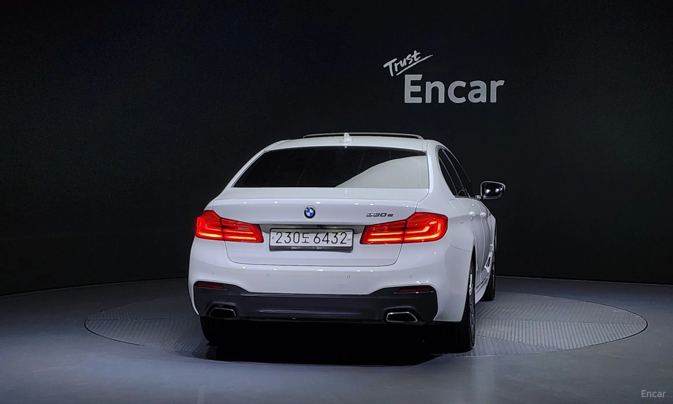 BMW 5 Series (G30) превью 3