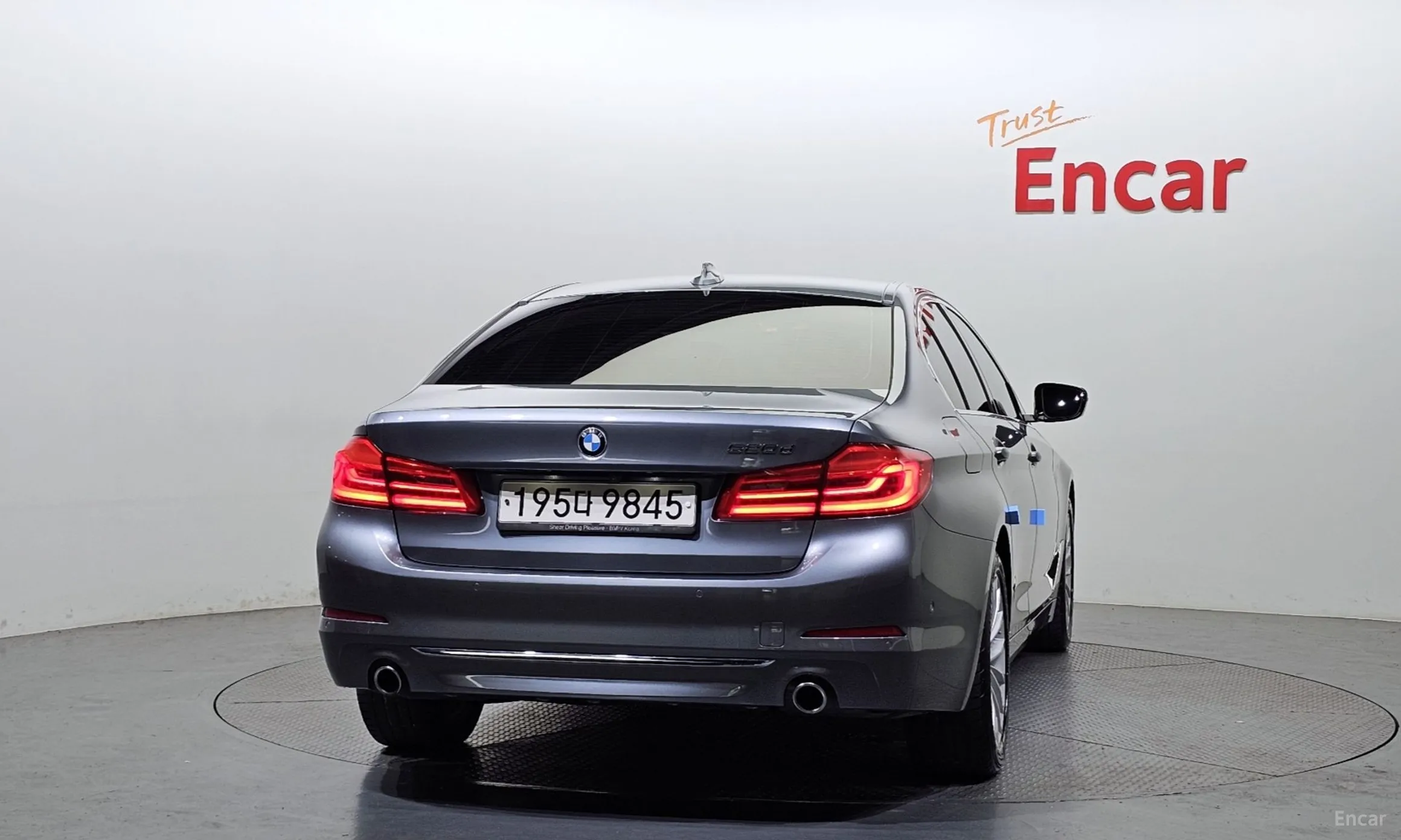 BMW 5 Series (G30) превью 3