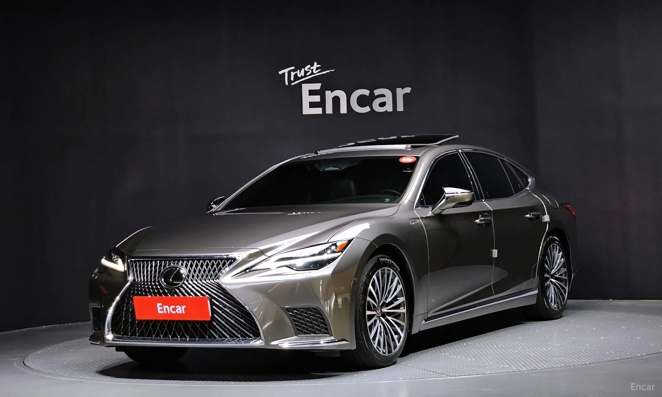 Lexus LS500h Gen 5