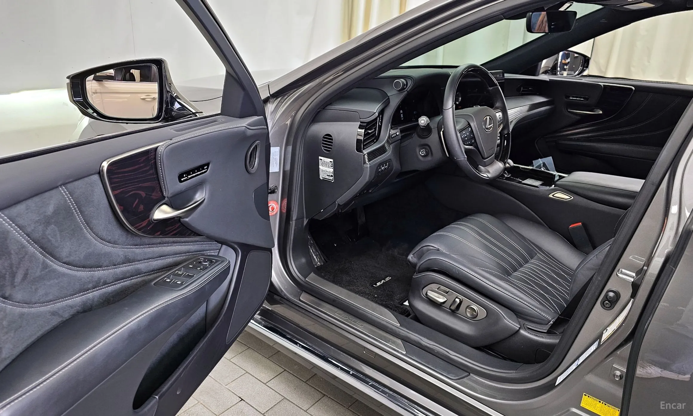 Lexus LS500h Gen 5 превью 10