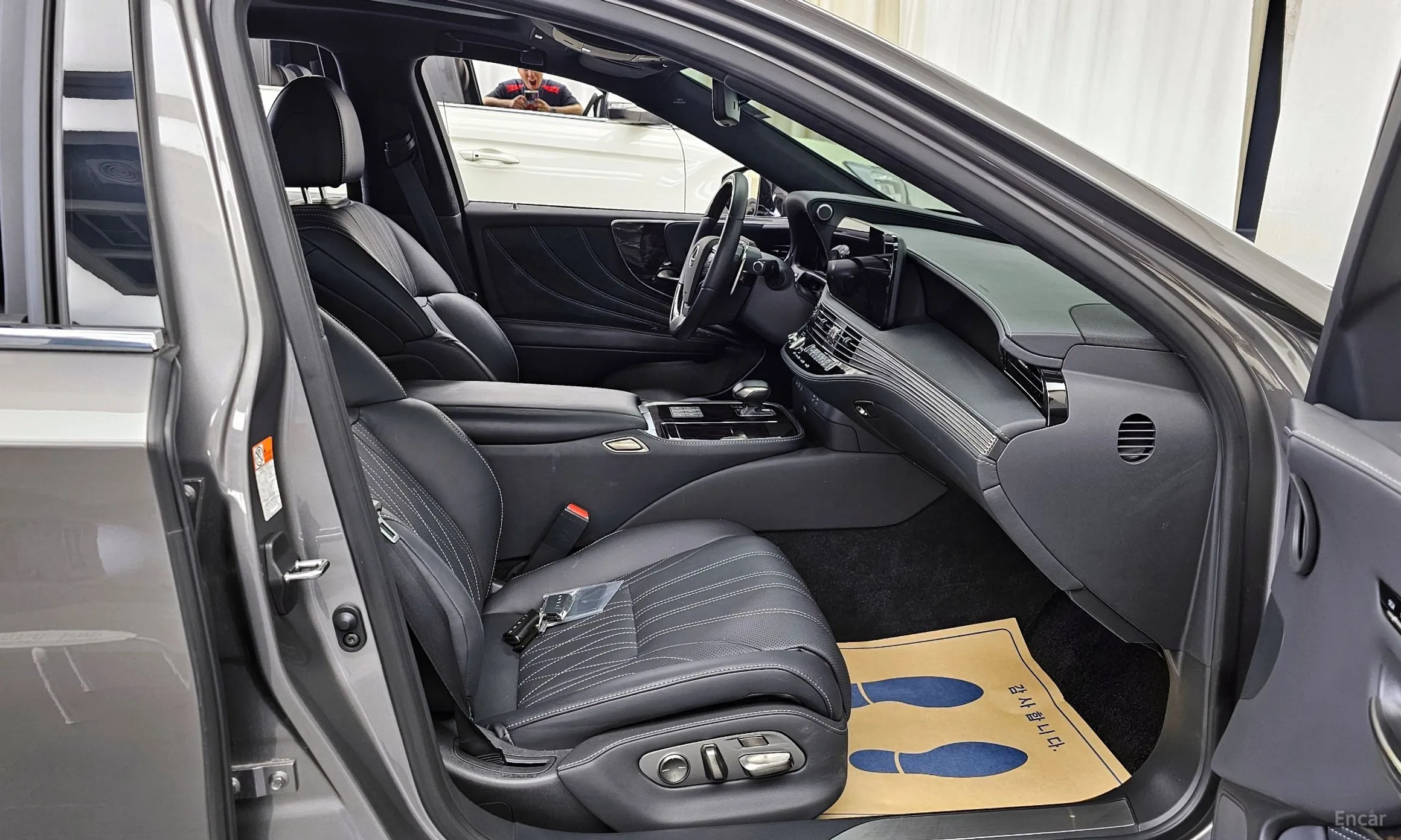 Lexus LS500h Gen 5 превью 11