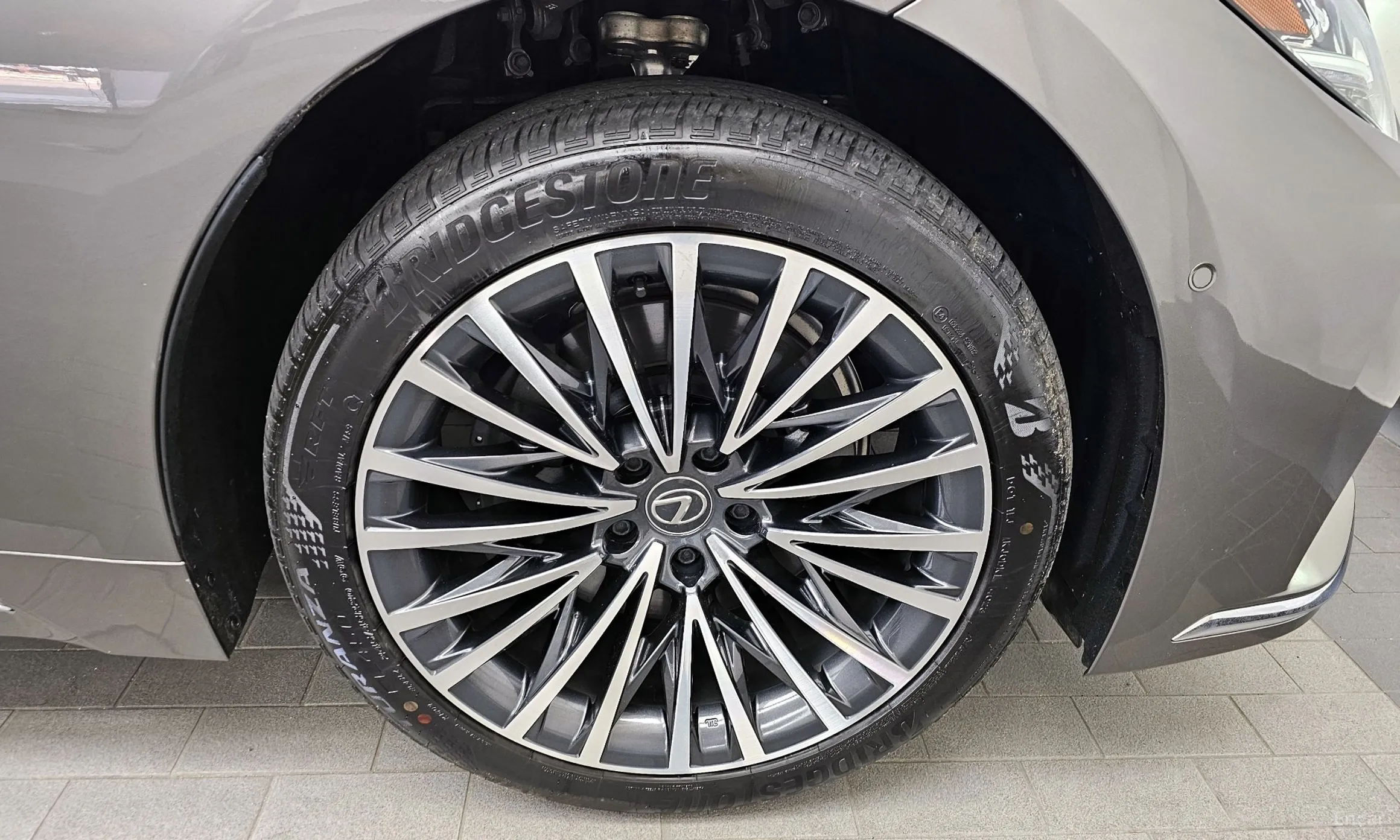 Lexus LS500h Gen 5 превью 5