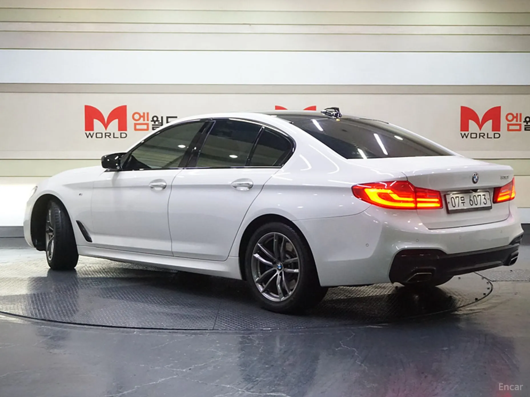 BMW 5 Series (G30) превью 2
