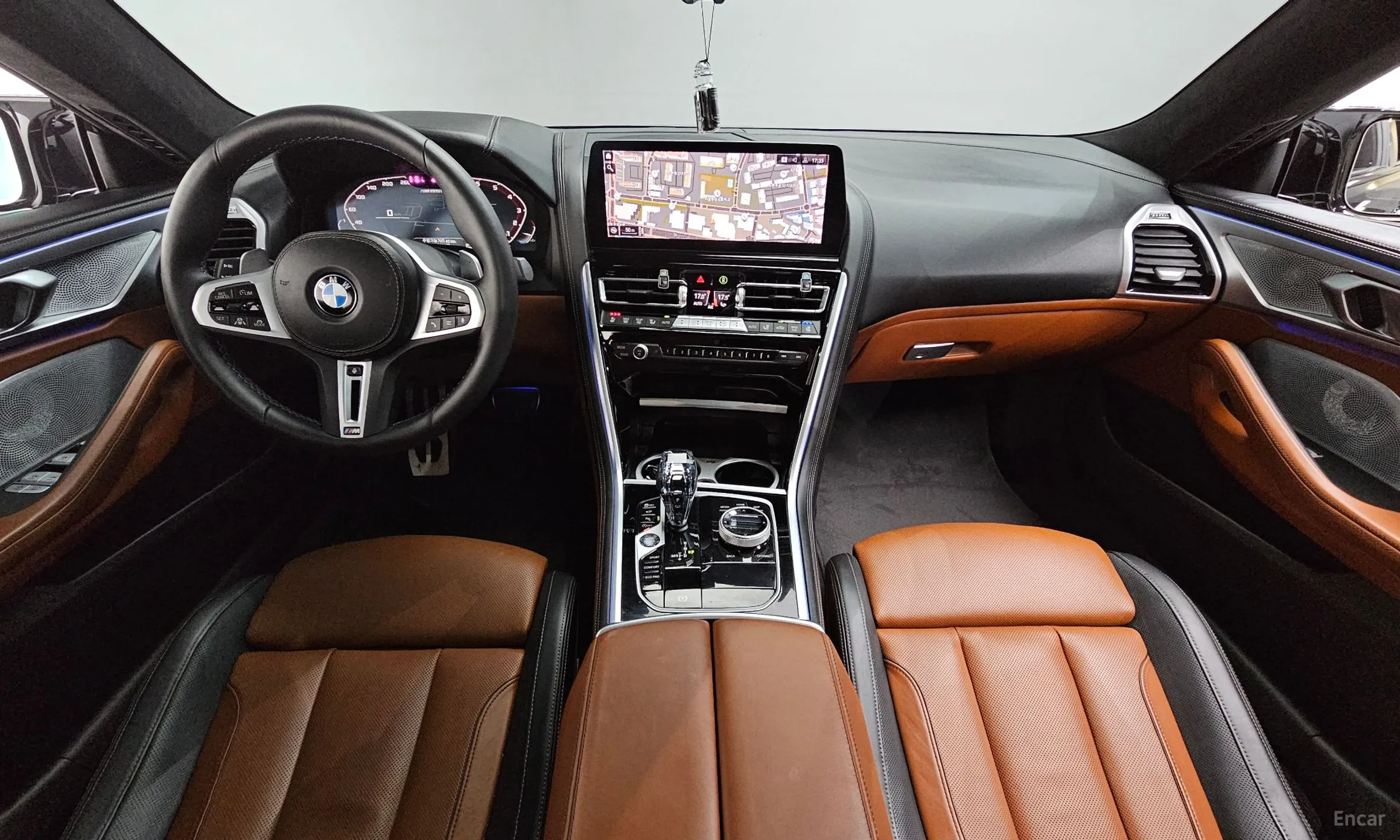 BMW 8-series (G15) превью 4