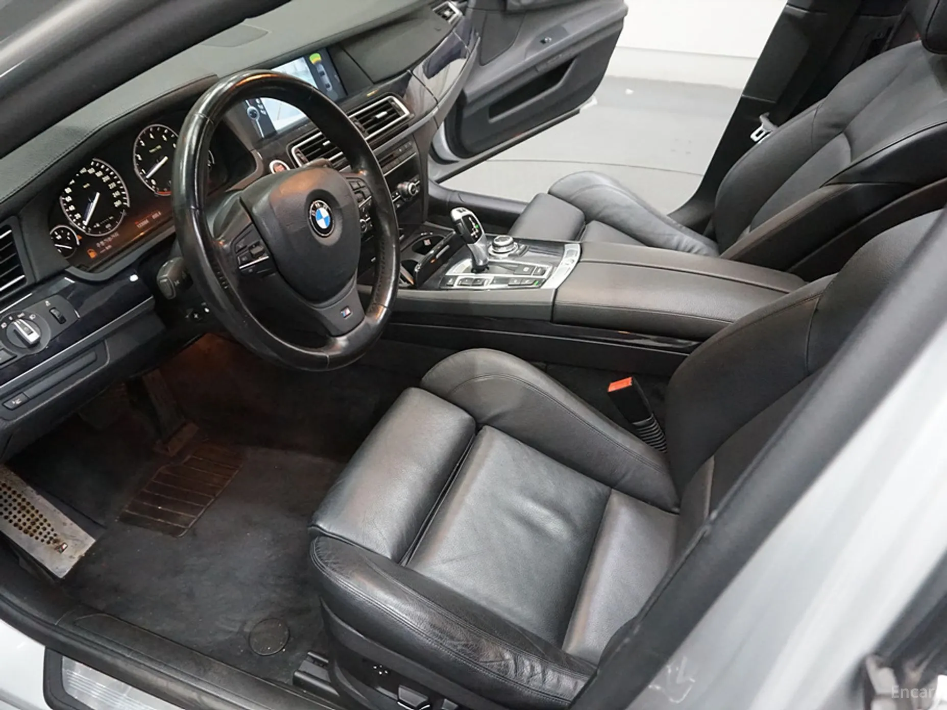 BMW 7 Series (F01) превью 4