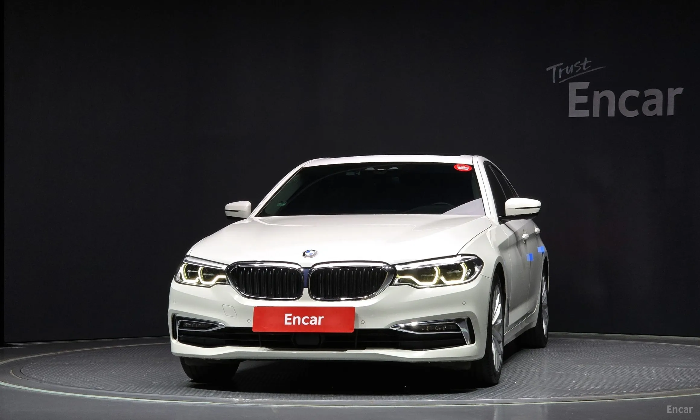 BMW 5 Series (G30) превью 2