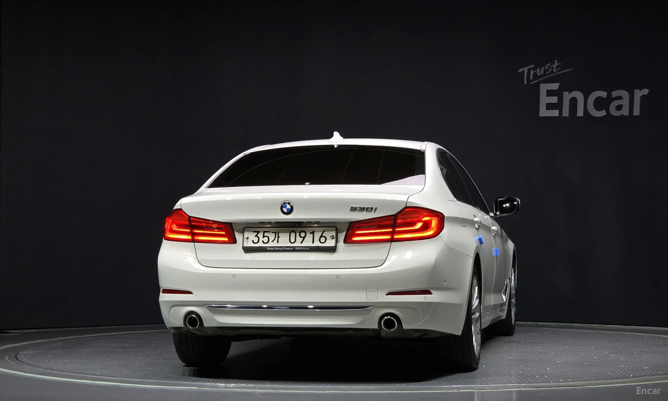 BMW 5 Series (G30) превью 3