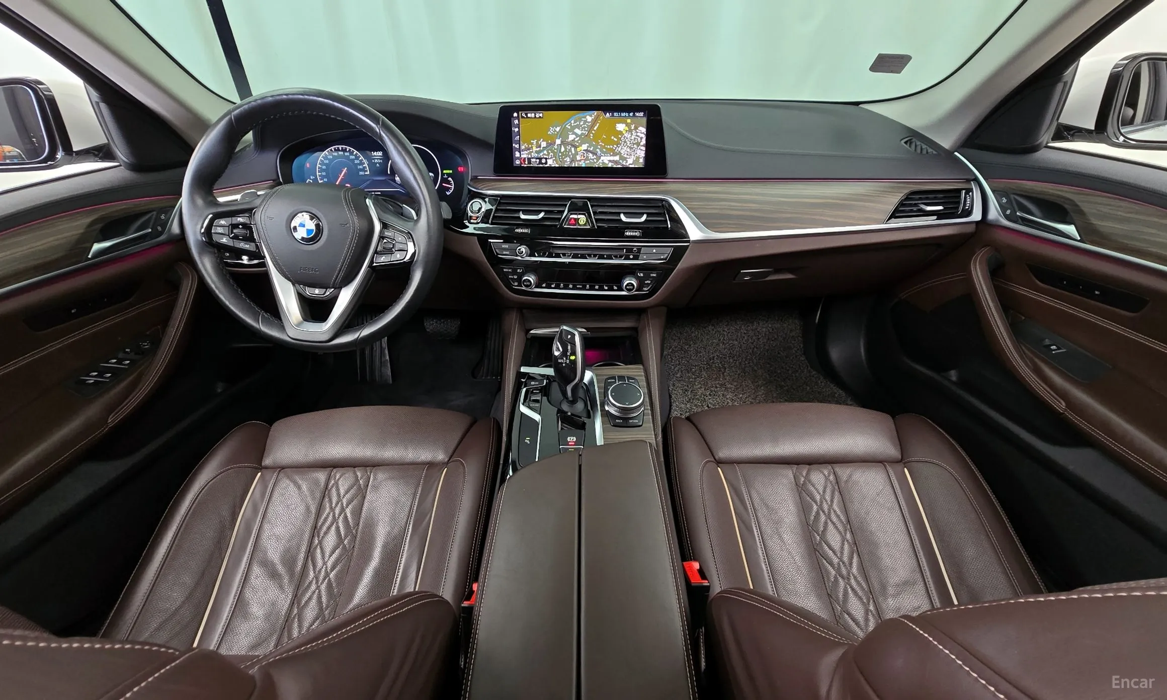 BMW 5 Series (G30) превью 4