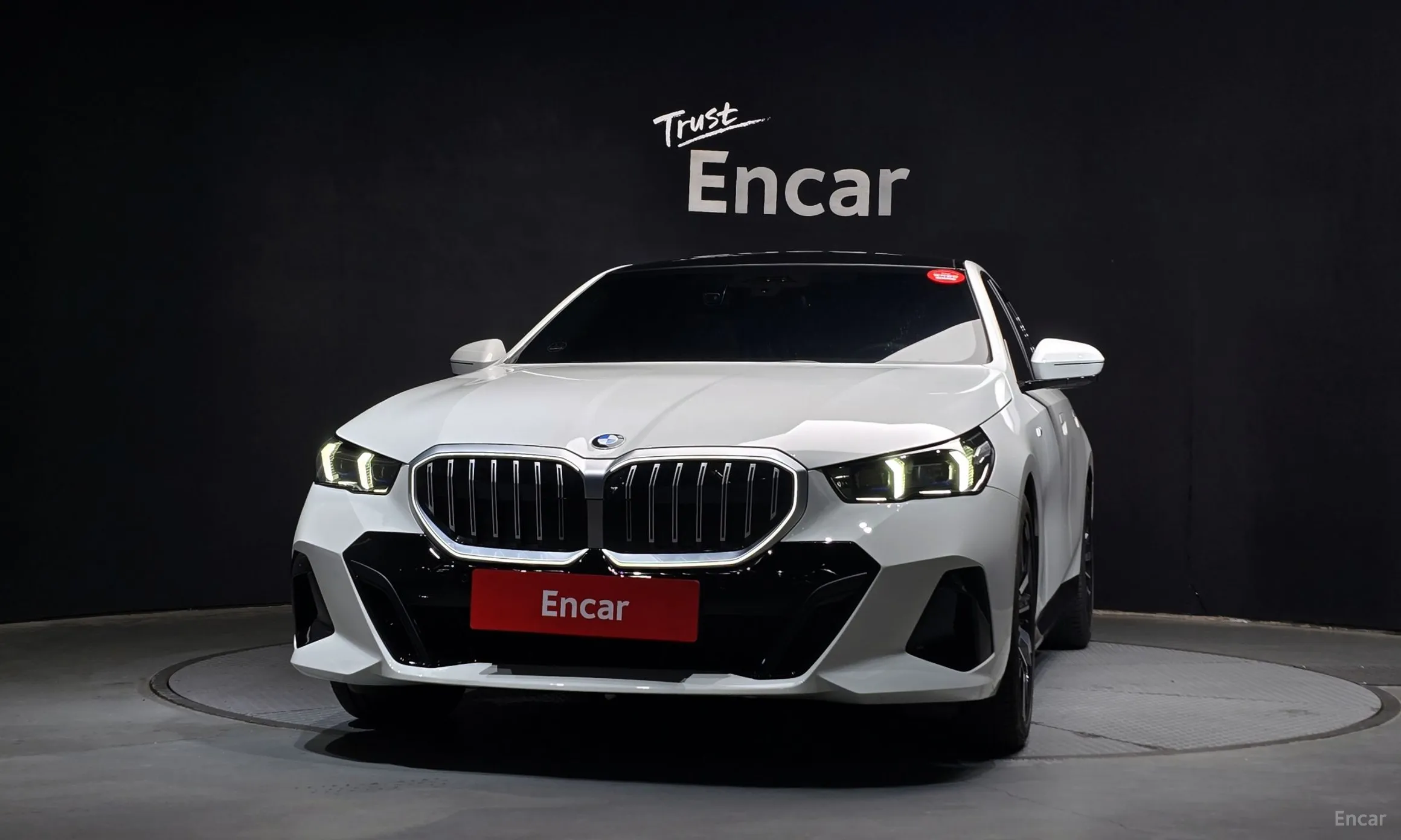 BMW 5 Series (G60) превью 2