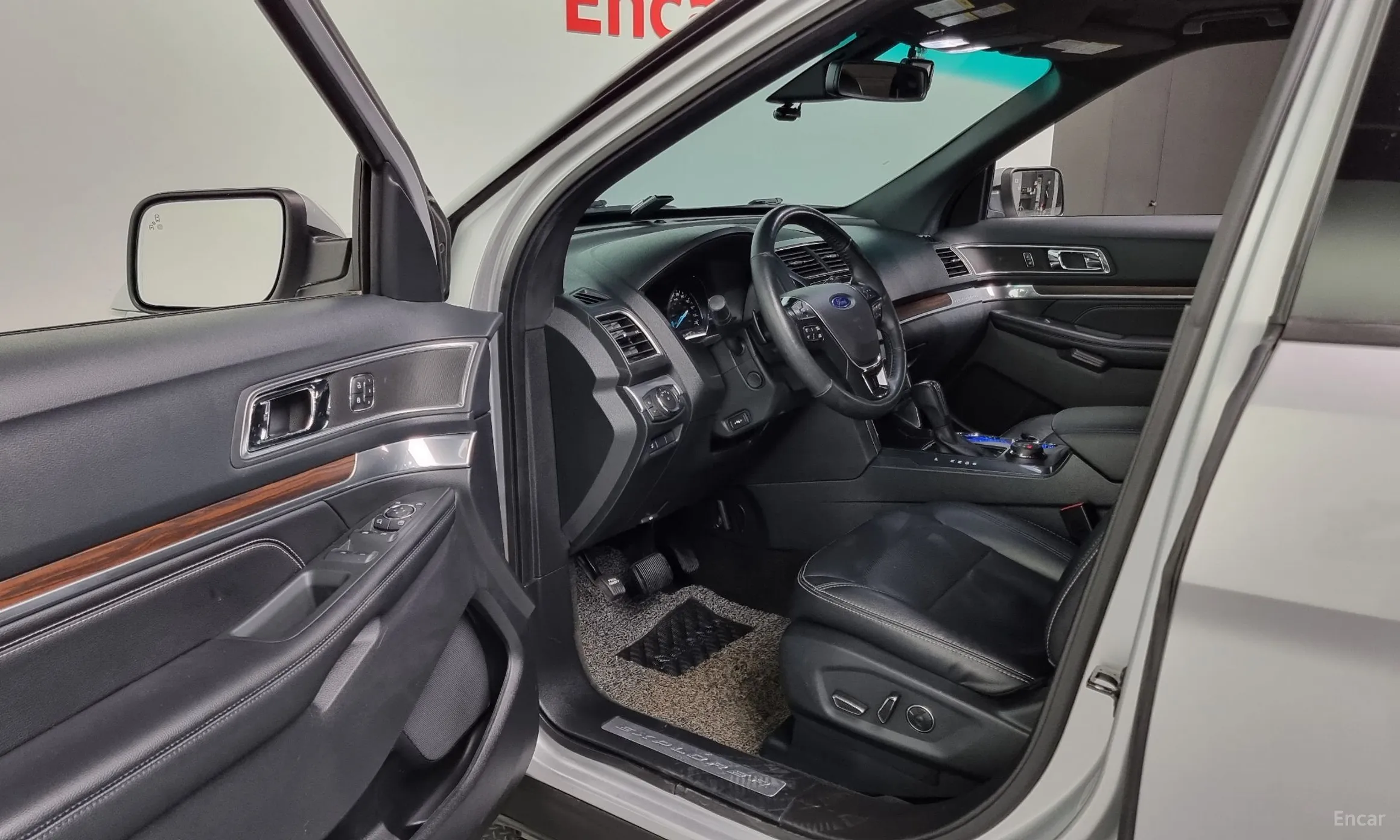 Ford Explorer превью 12