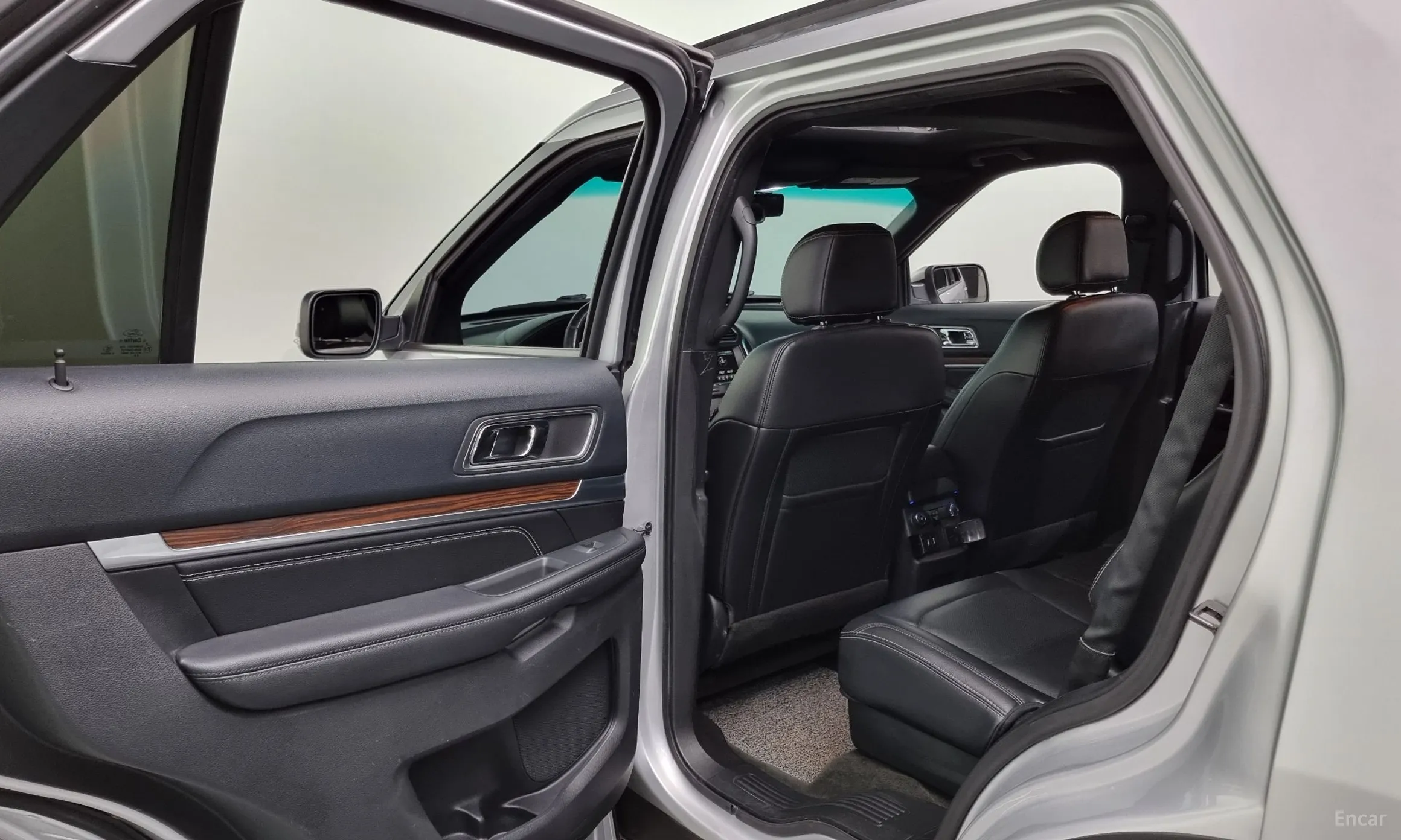 Ford Explorer превью 17