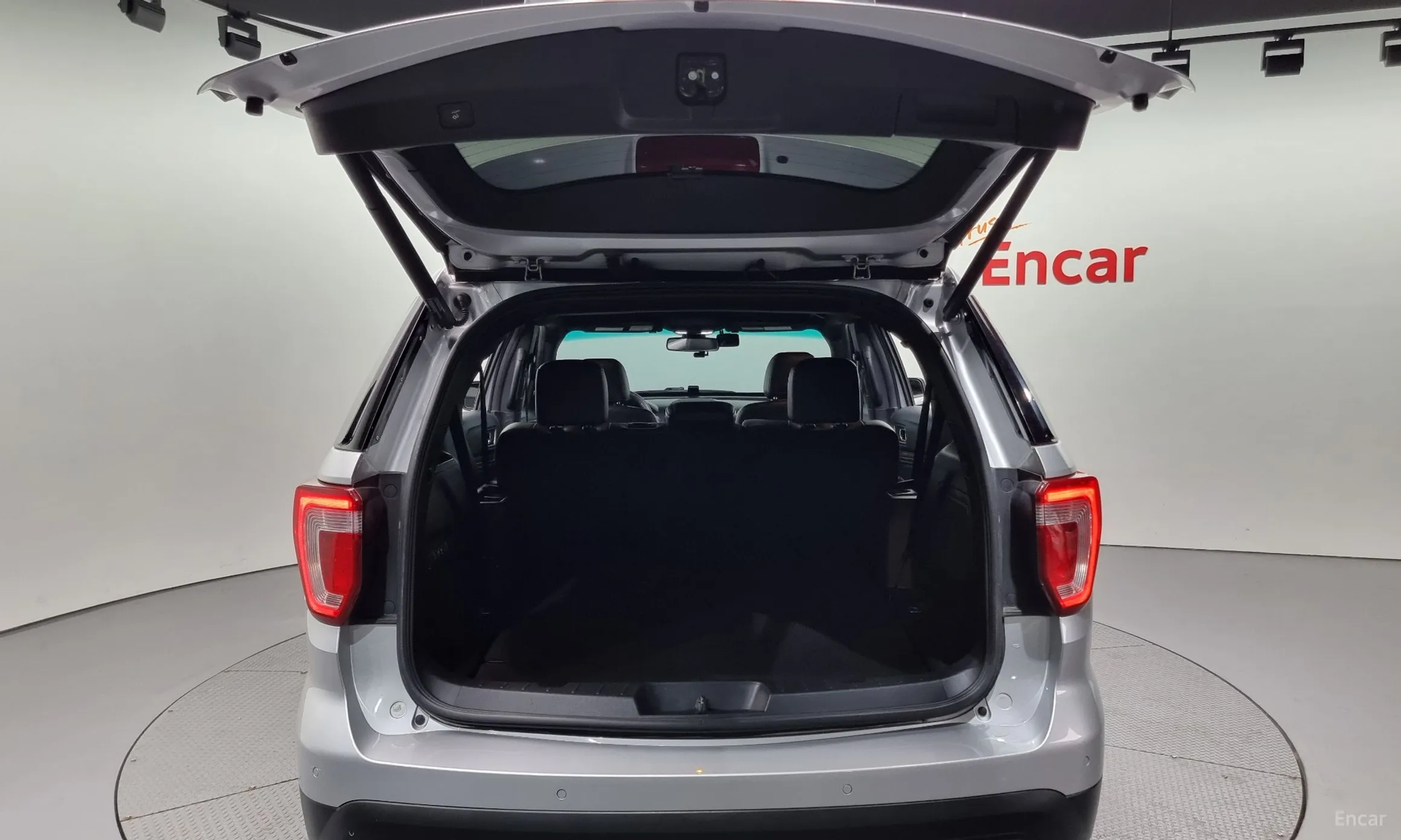 Ford Explorer превью 20