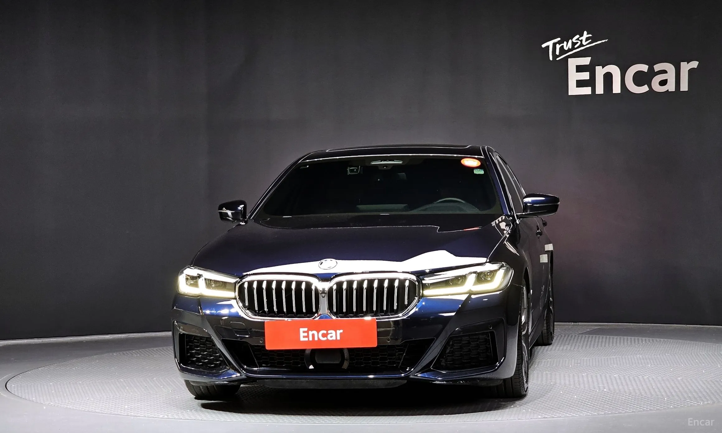 BMW 5 Series (G30) превью 2