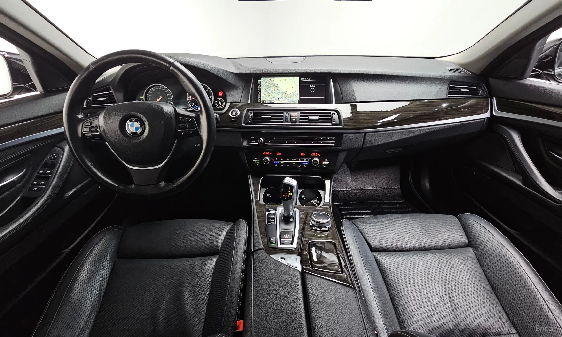 BMW 5 Series (F10) превью 4