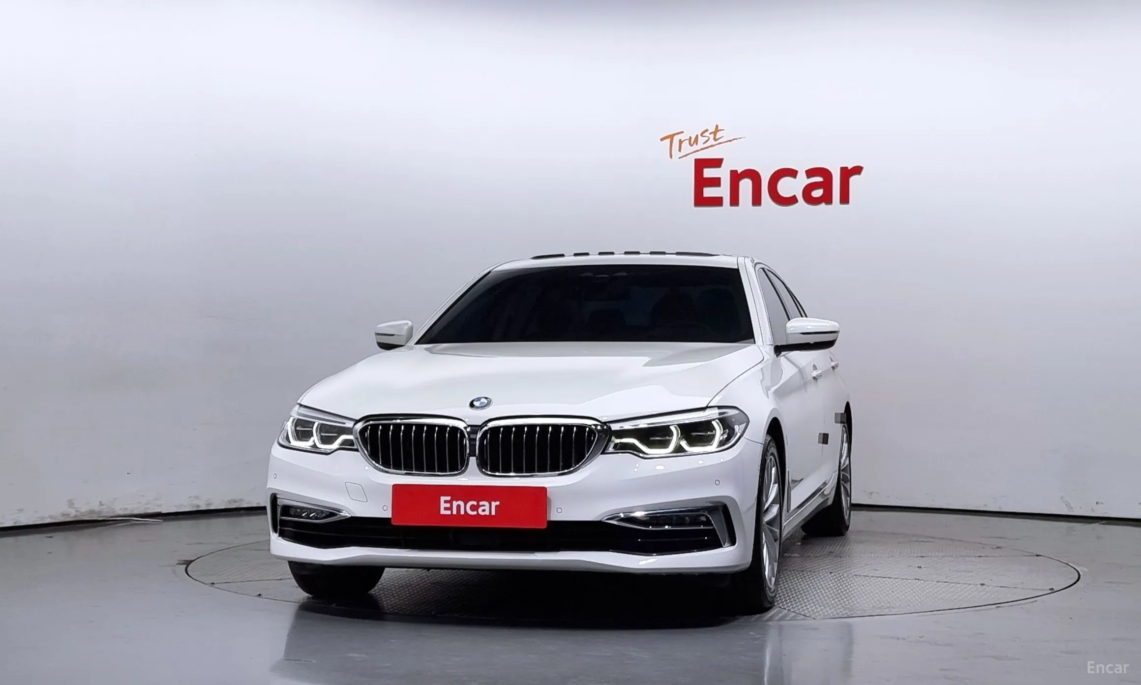 BMW 5 Series (G30) превью 2