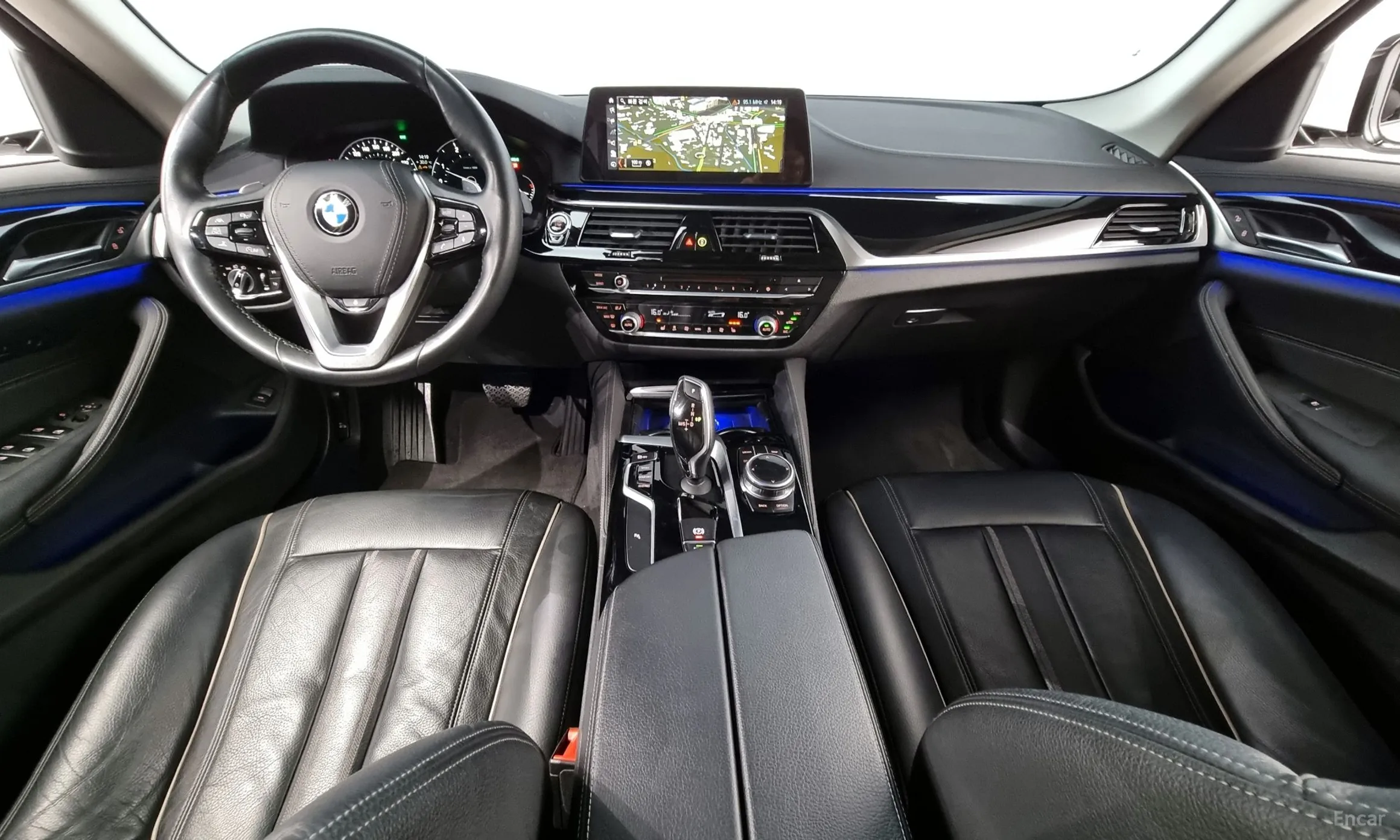 BMW 5 Series (G30) превью 4