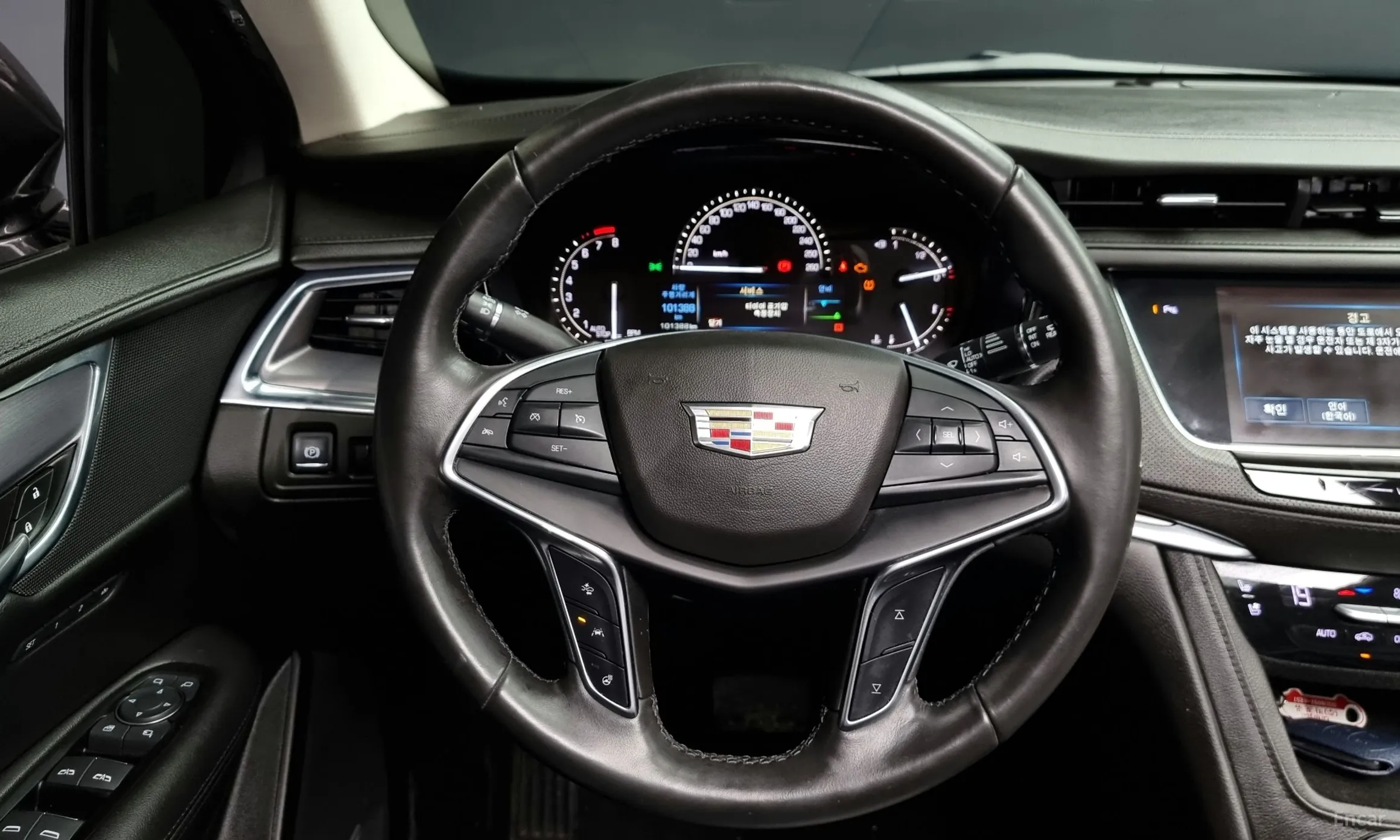 Cadillac XT5 превью 13