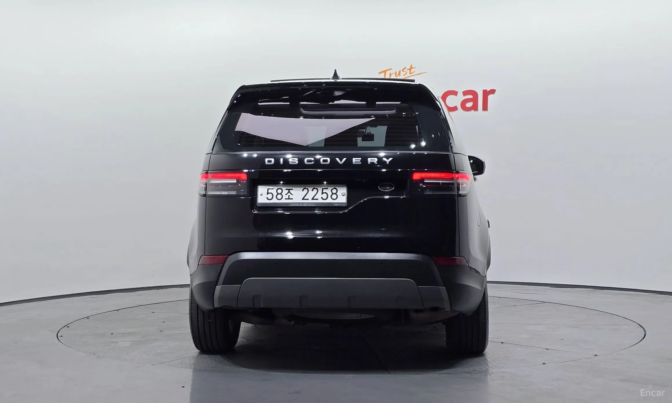 Land Rover Discovery 5 превью 3