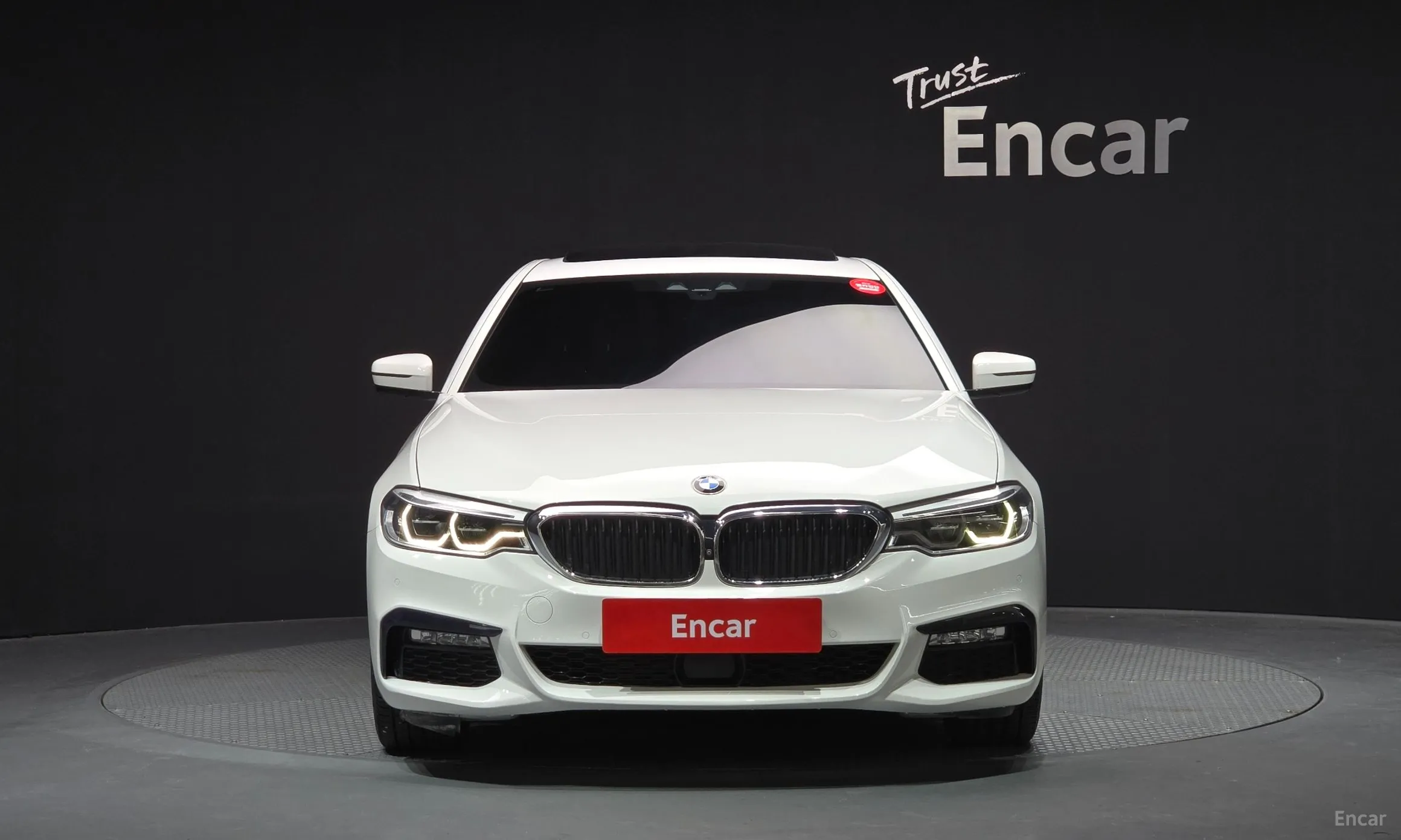 BMW 5 Series (G30) превью 2