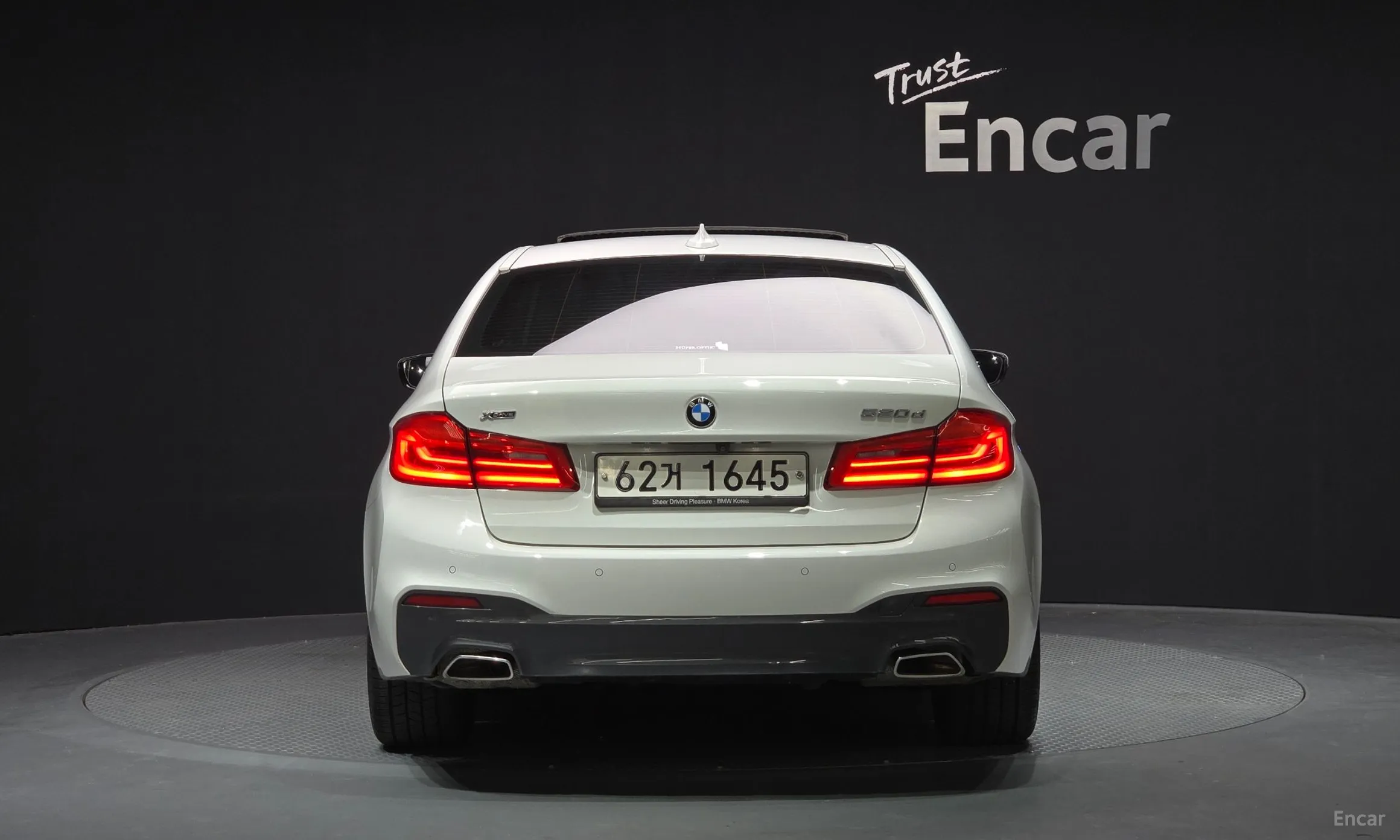 BMW 5 Series (G30) превью 3
