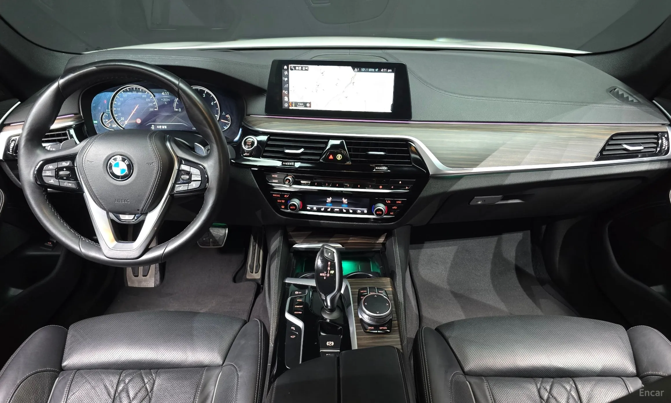 BMW 5 Series (G30) превью 4