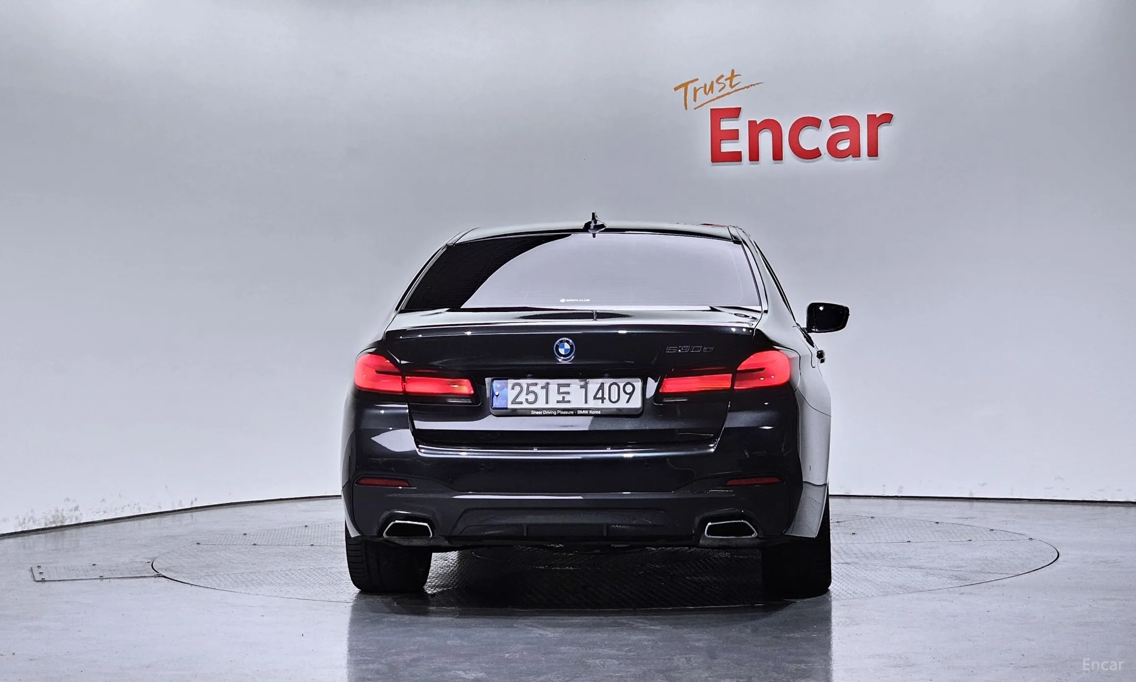 BMW 5 Series (G30) превью 3