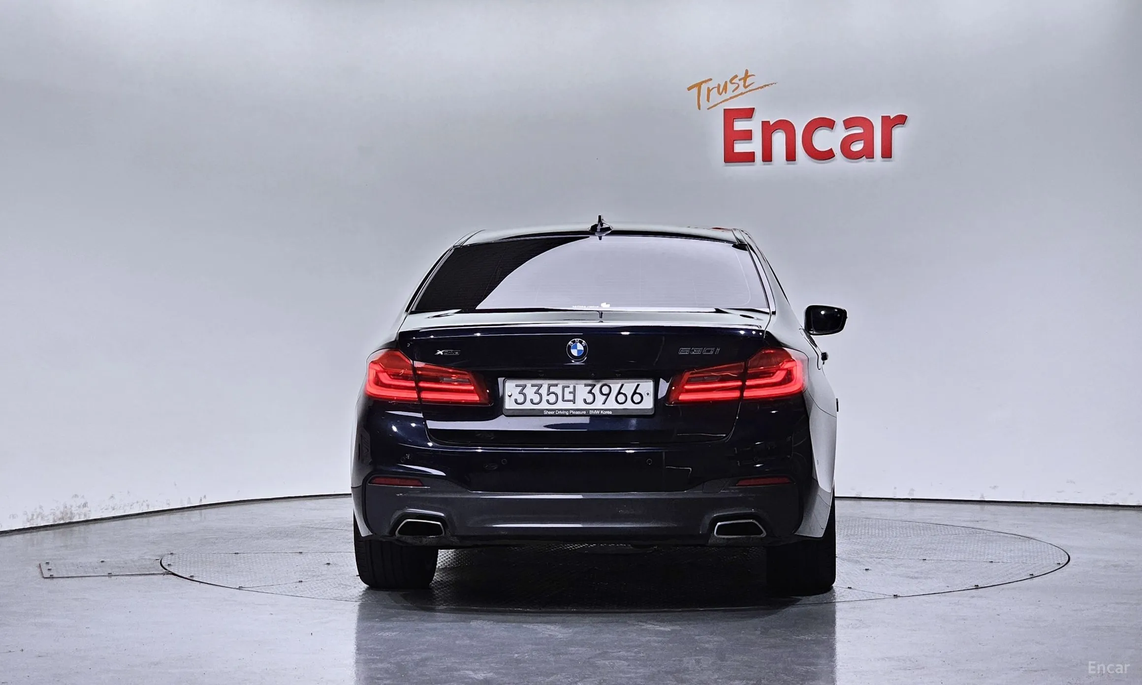 BMW 5 Series (G30) превью 3