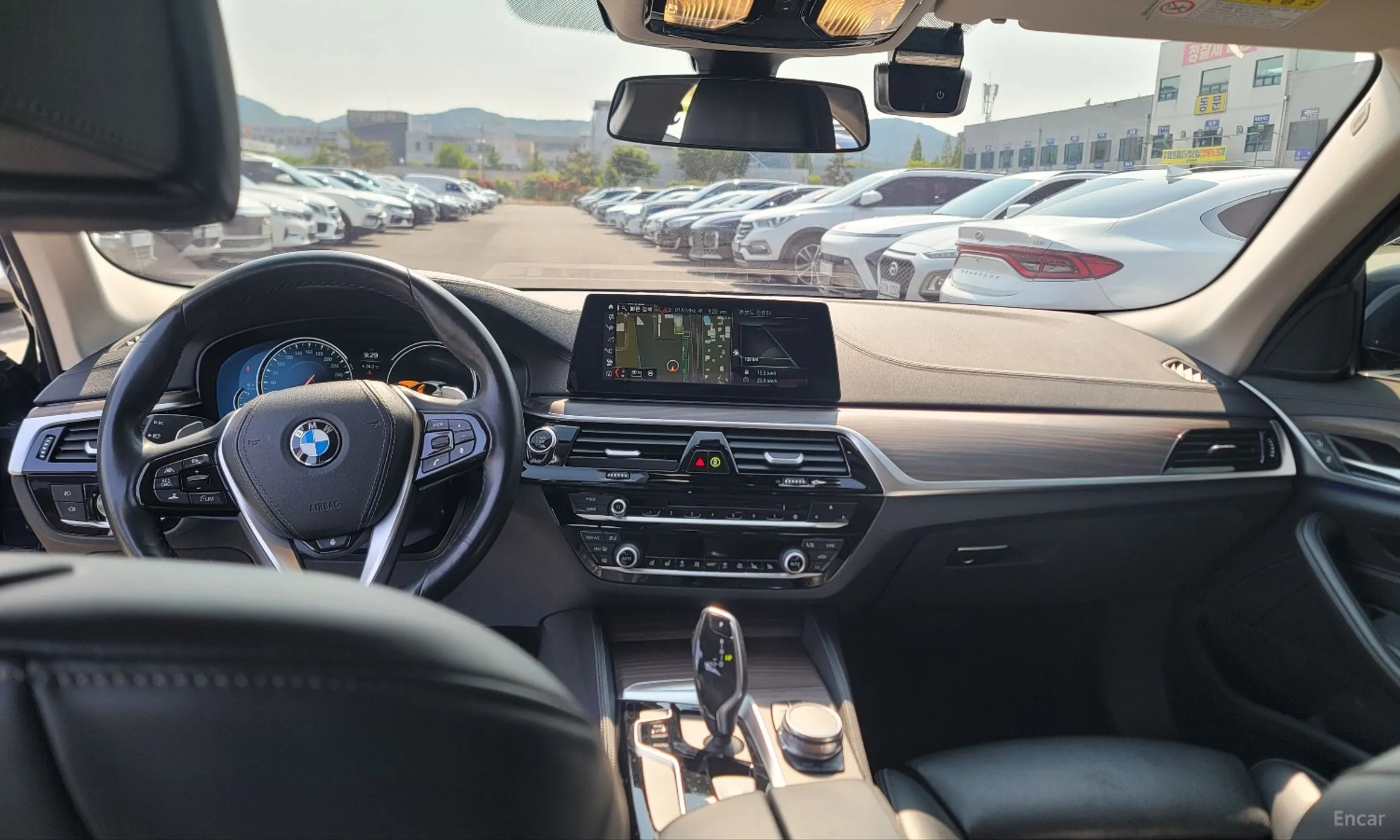 BMW 5 Series (G30) превью 4
