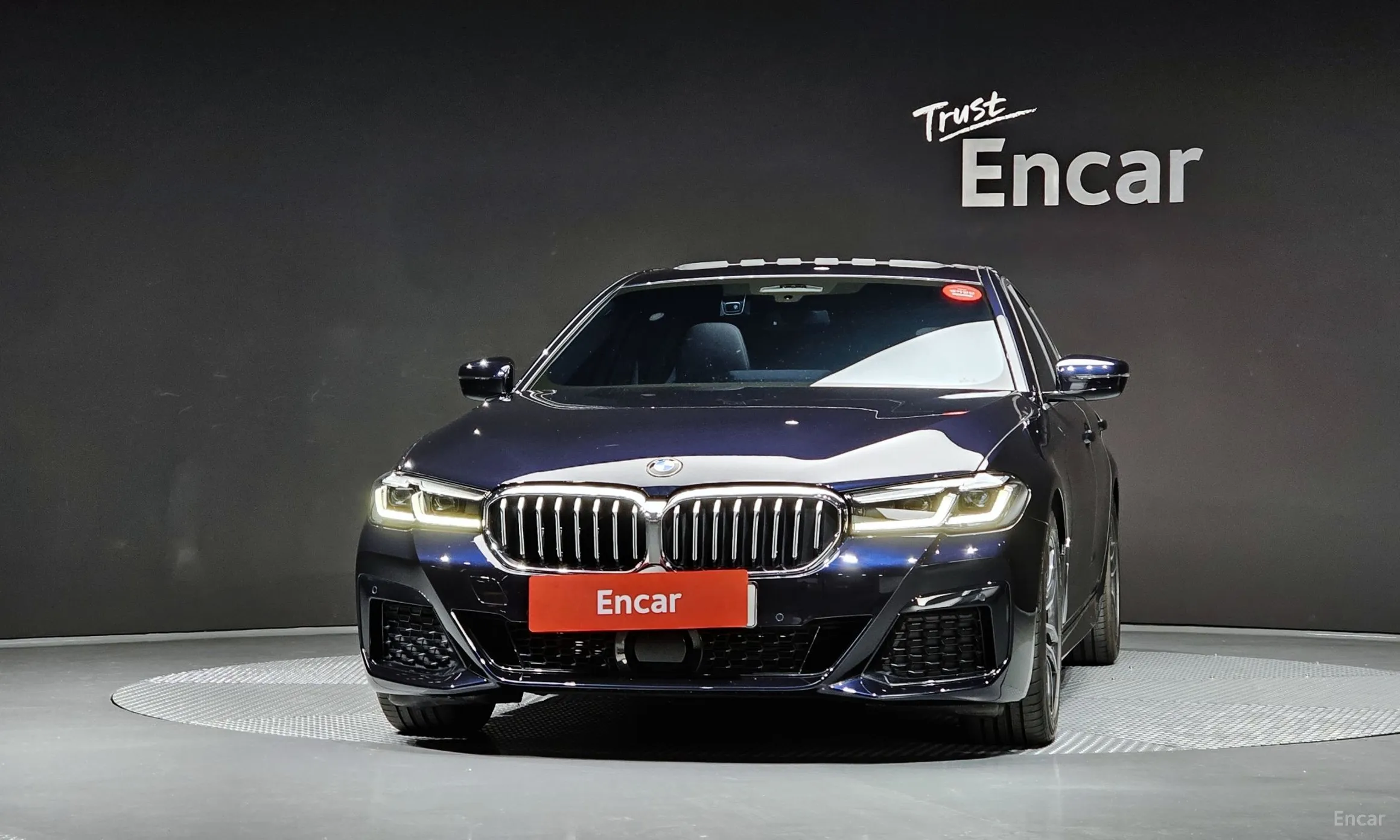 BMW 5 Series (G30) превью 2
