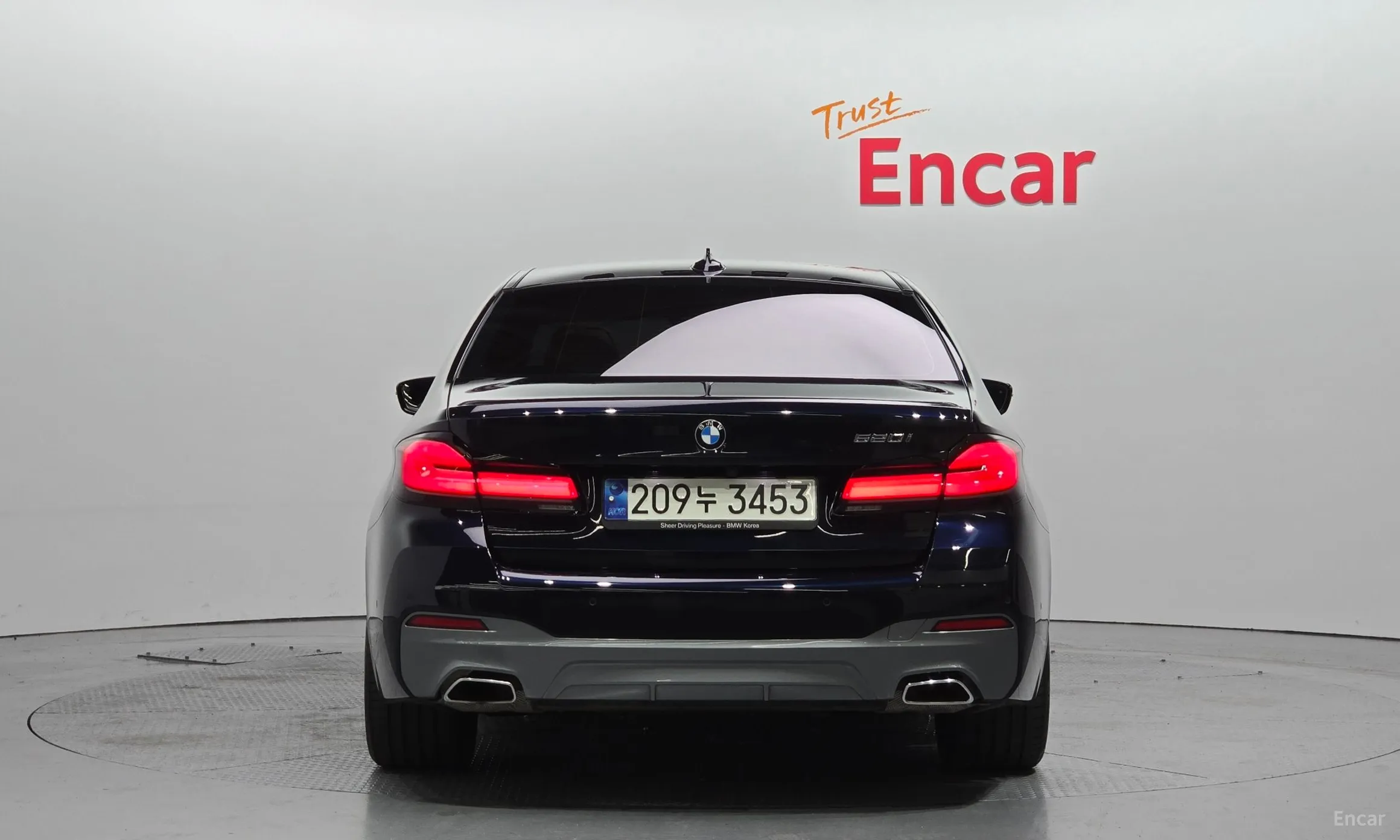 BMW 5 Series (G30) превью 3