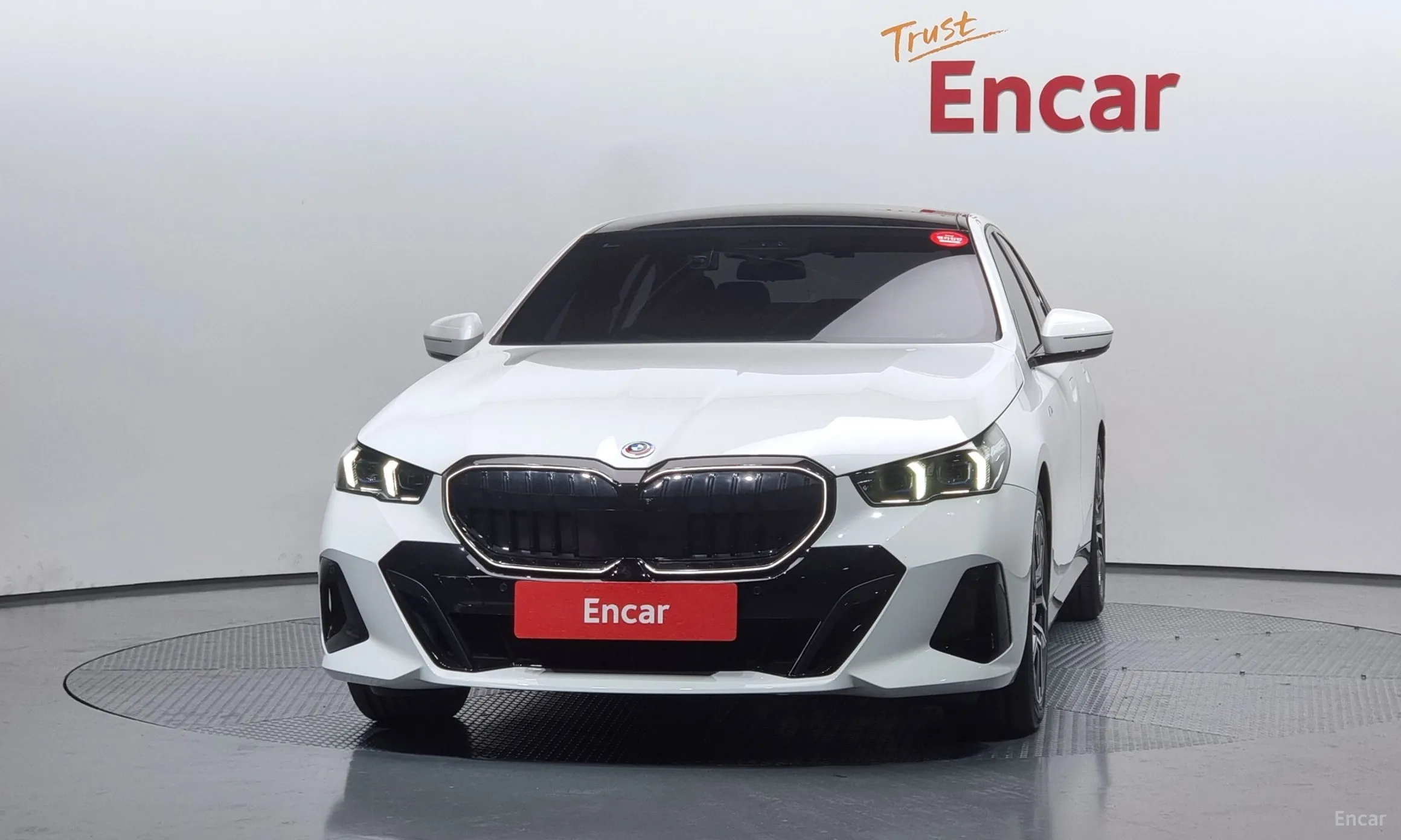 BMW 5 Series (G60) превью 2