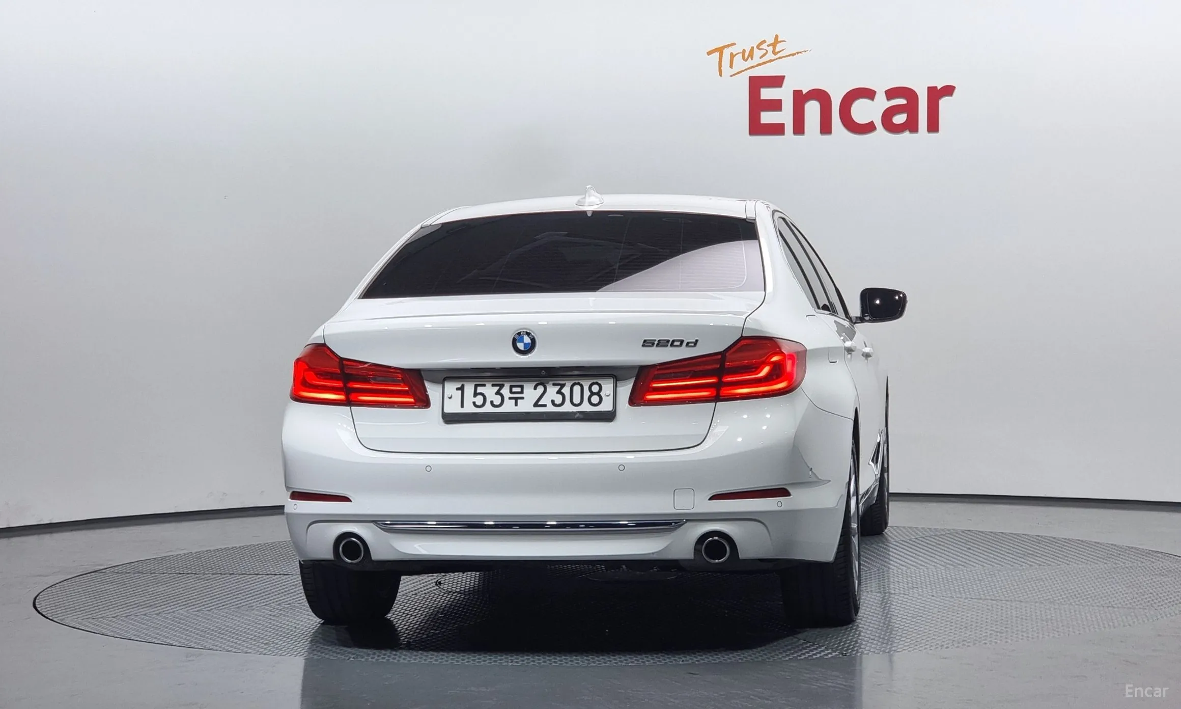 BMW 5 Series (G30) превью 3